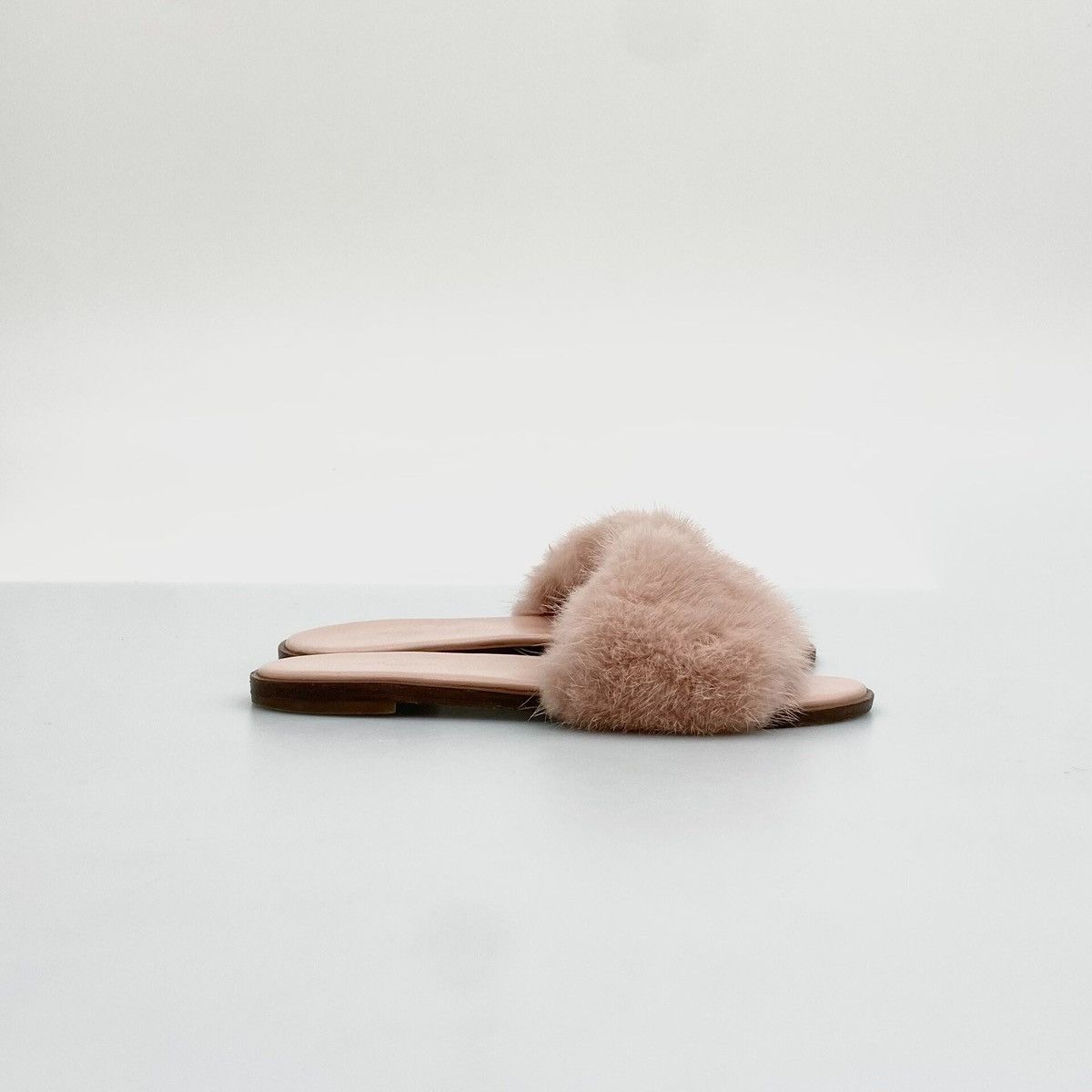 Louis Vuitton Louis Vuitton pink mink fur Lock It flat mules Size US 8 / IT 38 - 3 Thumbnail