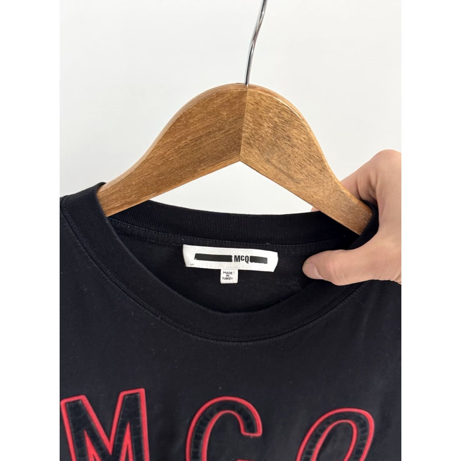 Alexander McQueen VINTAGE Alexander McQueen Over Print Black T Shirt Men L Logo 90s UK USA Streetwear Garden Design Size US L / EU 52-54 / 3 - 6 Thumbnail