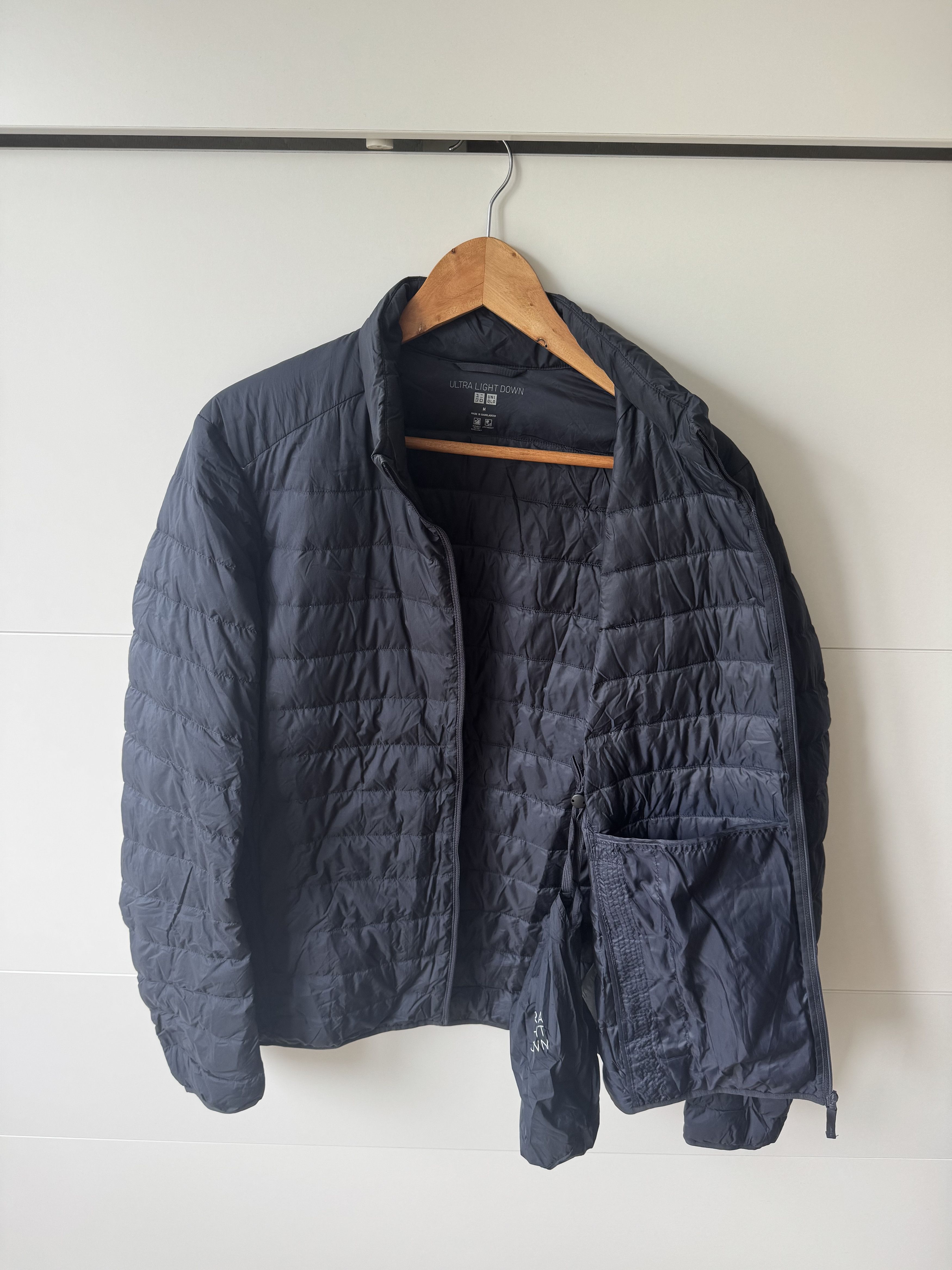 Uniqlo [M] Ultra Light Down Jacket in Navy Size US M / EU 48-50 / 2 - 5 Thumbnail