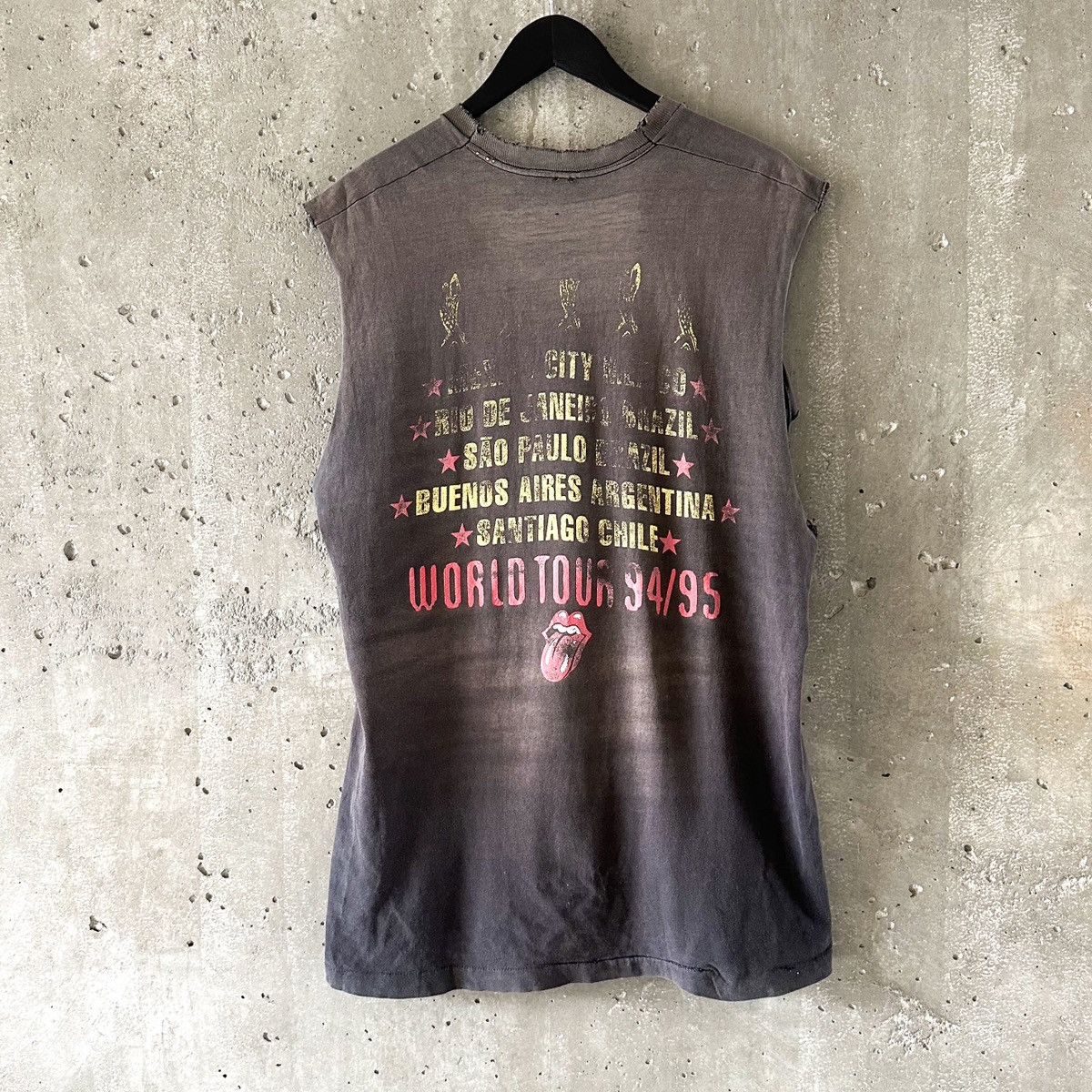 Band Tees 90’s THRASHED Sun Faded Tongue World Tour Sleeveless Shirt Size US XL / EU 56 / 4 - 4 Thumbnail