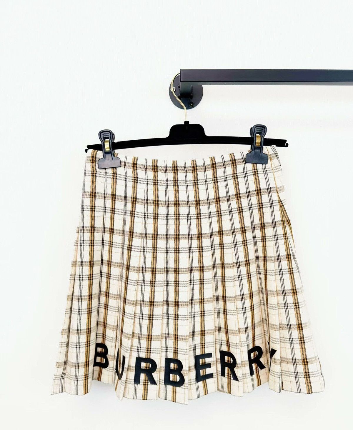 Burberry Brand new Burberry pleated skirt Size 27" / US 4 / IT 40 - 2 Thumbnail