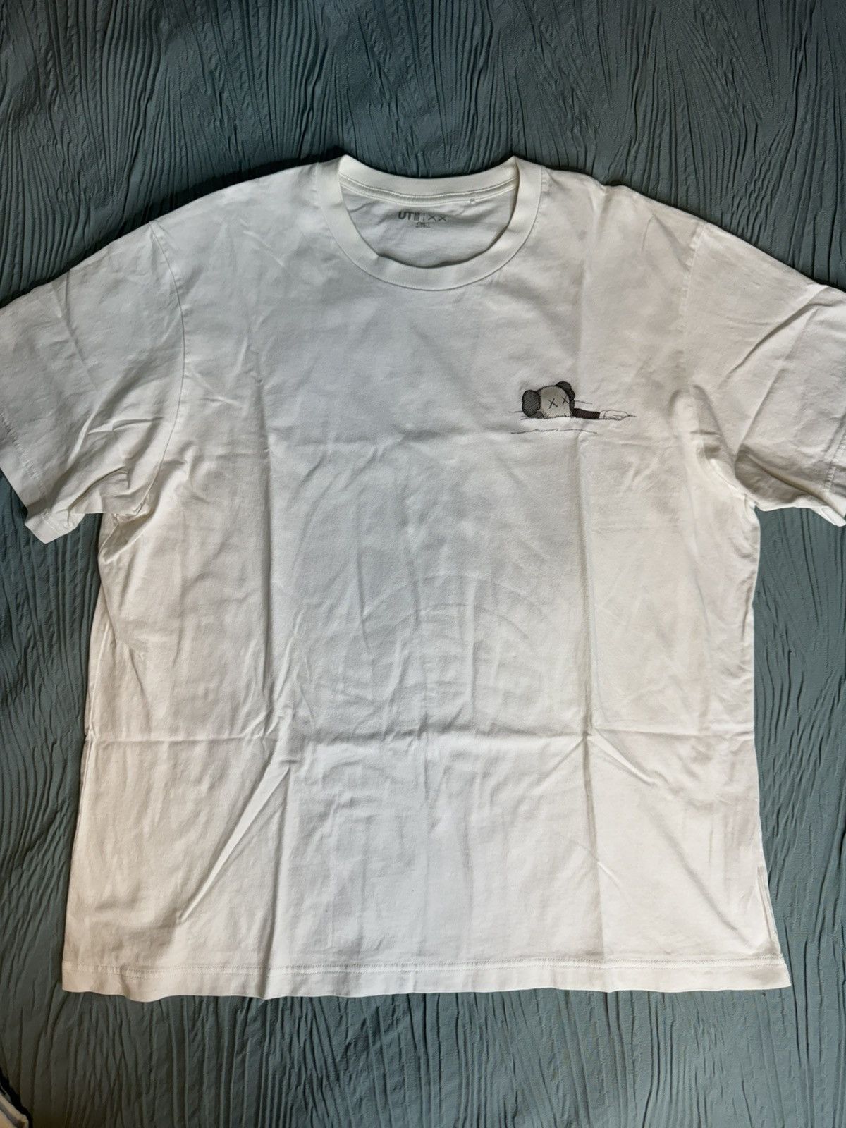 Kaws × Uniqlo KAWS x UNIQLO UT Short Sleeve Cover Art T-Shirt “White” Size US XXL / EU 58 / 5 - 1 Thumbnail