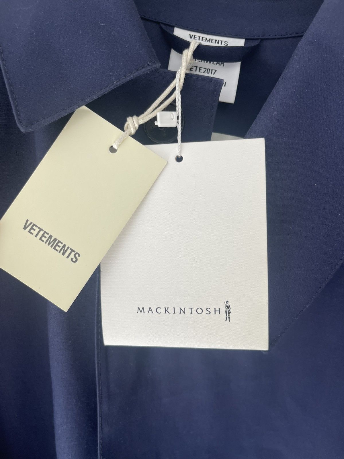 Mackintosh × Vetements Asymmetric Oversized Coat Ete 2017 Size US S / EU 44-46 / 1 - 3 Thumbnail