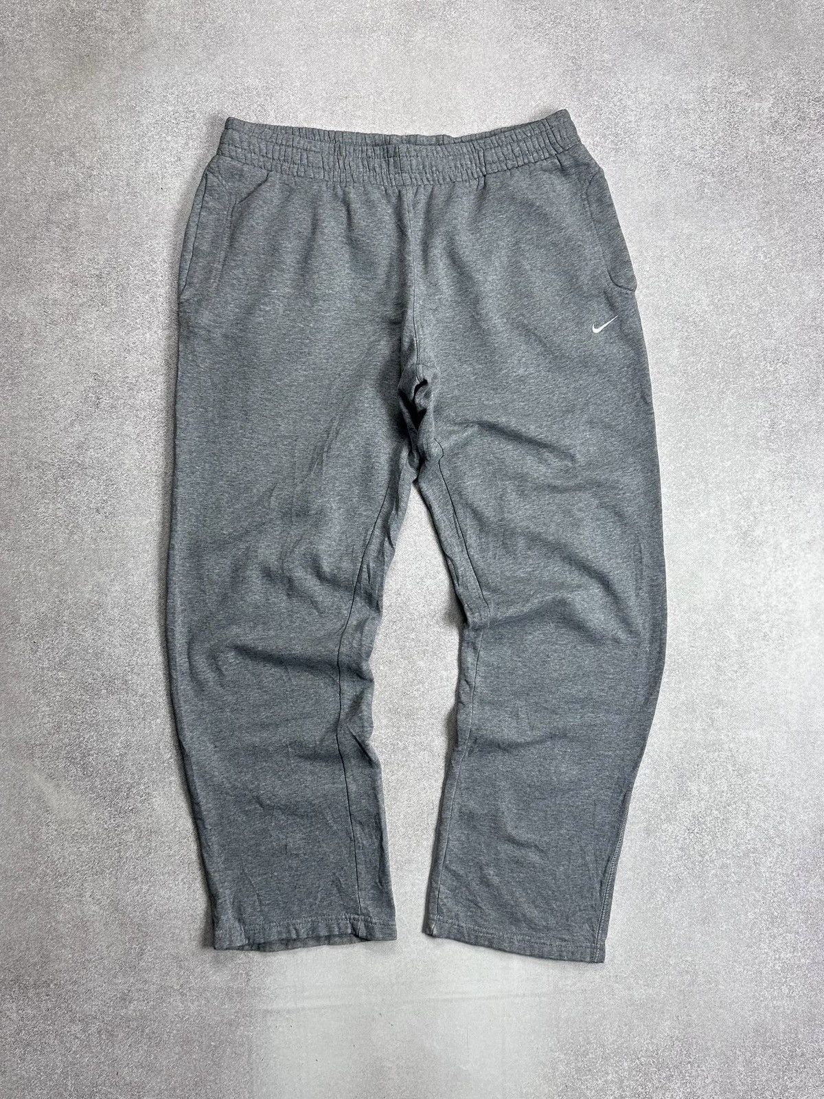 Nike Vintage Nike Swoosh Y2K Baggy Sweatpants Joggers L Size US 34 / EU 50 - 1 Thumbnail