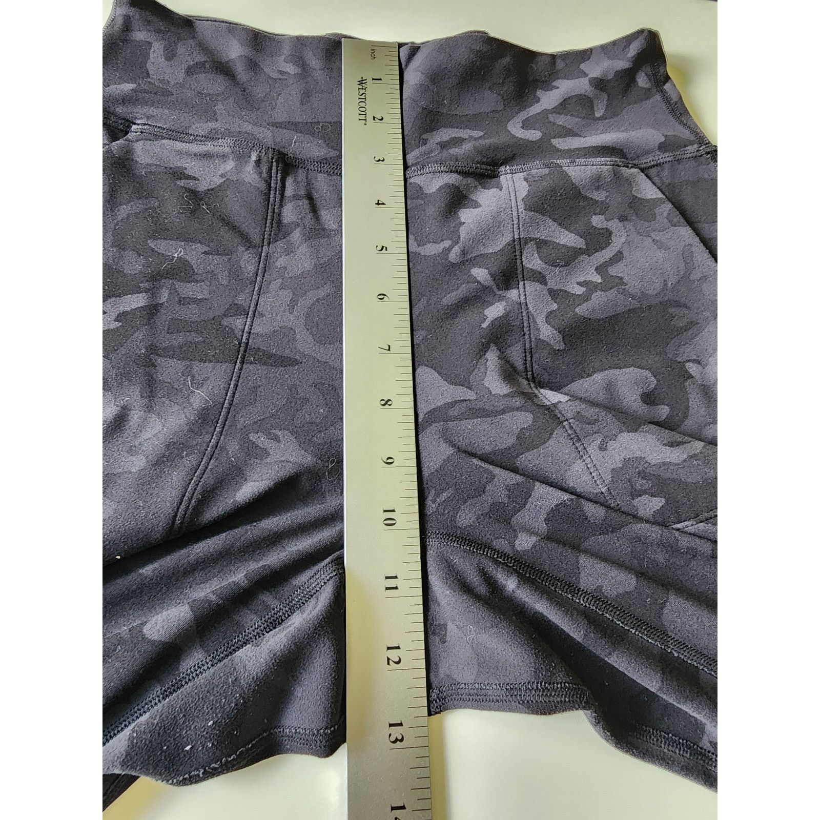 Lululemon Lululemon Athletica Gray Camo Leggings womens 6 Size 28" / US 6 / IT 42 - 8 Thumbnail