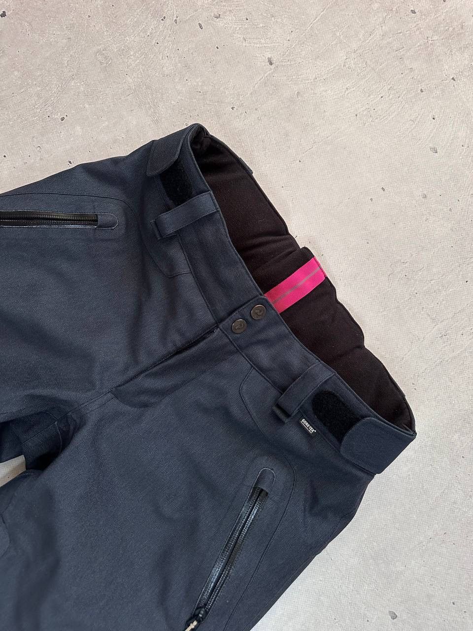 Peak Performance Peak Performance Gore-Tex Women Ski Pants Black Size S Size 32" / US 10 / IT 46 - 4 Thumbnail