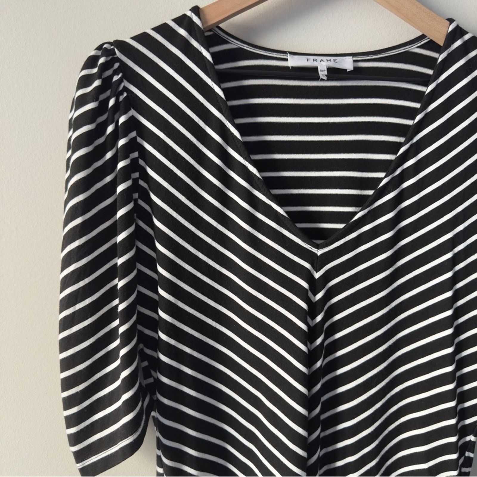 Frame Frame Black and White Striped Top Puffed Short Sleeve V-Neck Size S / US 4 / IT 40 - 5 Thumbnail