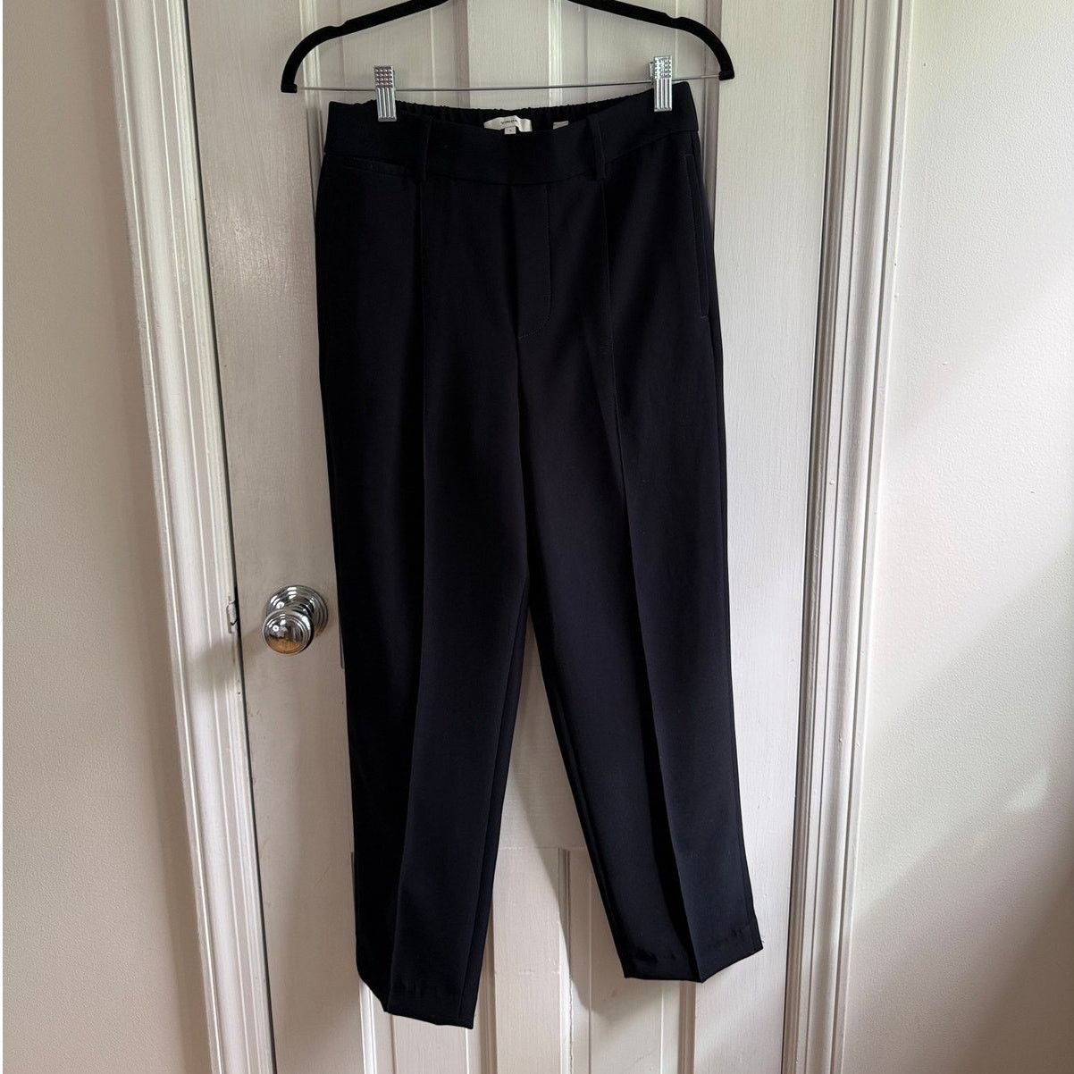 Vince Vince Black Jogger Pants Women’s Size 2 Performance EUC Size 26" / US 2 / IT 38 - 1 Thumbnail