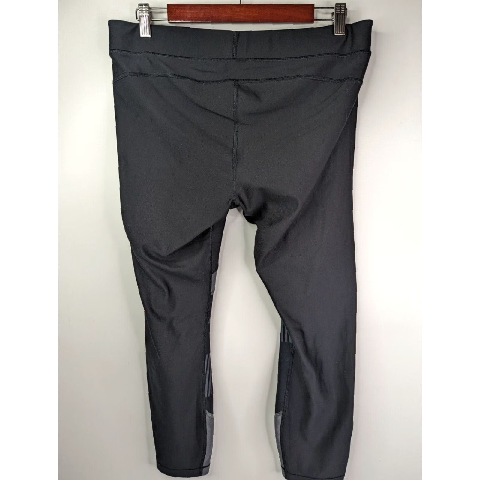 Under Armour VINTAGE? No, it's not vintage. Under Armour Heat Gear Compression Running Leggings XL Black Grey Pattern Women Leggings Size 40" / US 18 - 4 Thumbnail