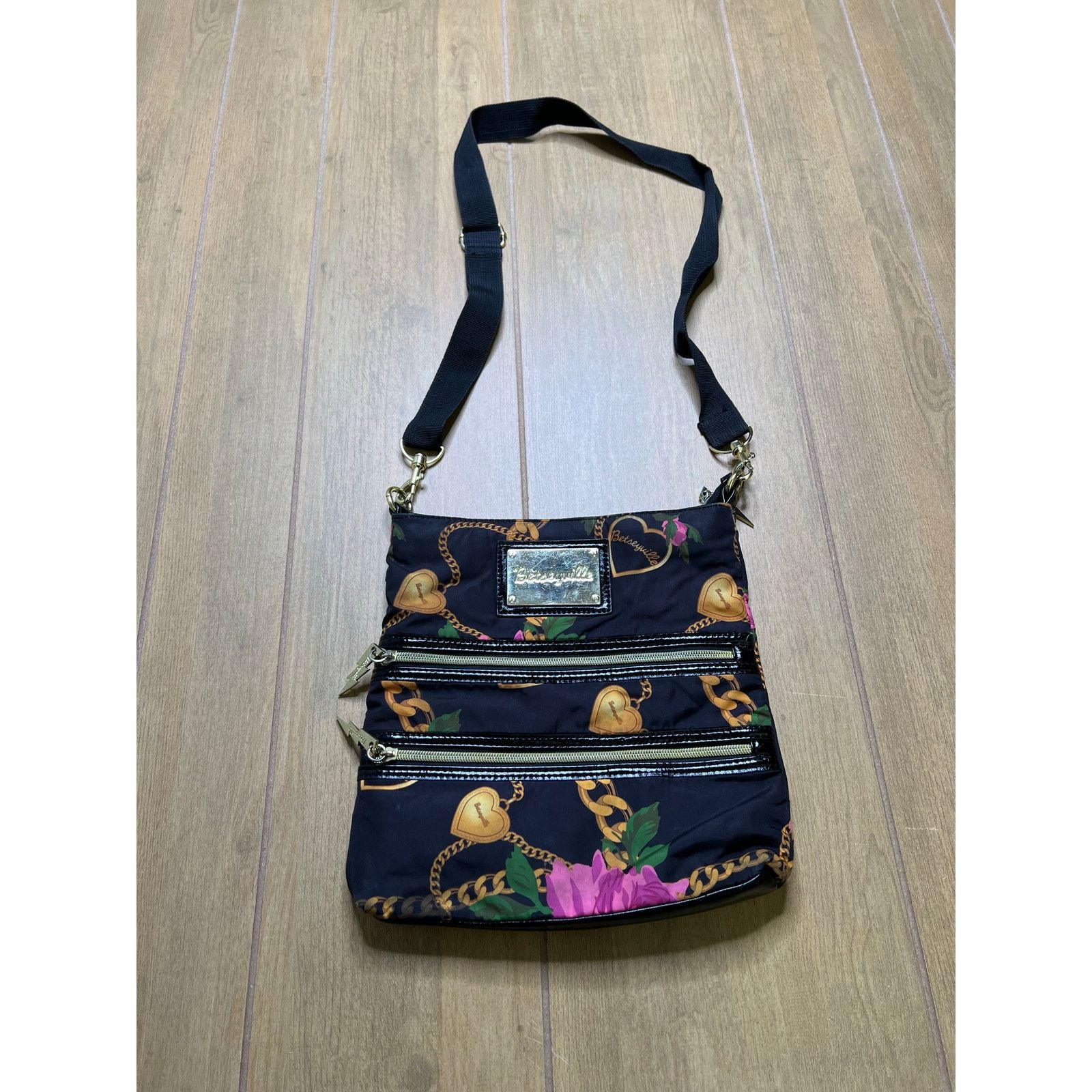 Betsey Johnson Betseyville Betsey Johnson Crossbody Bag Floral Heart Y2K Size ONE SIZE - 12 Thumbnail