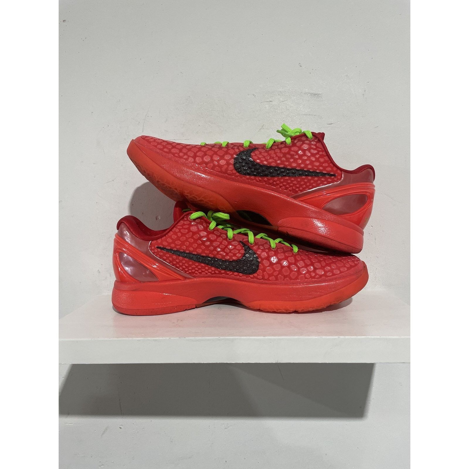 Nike NIKE KOBE 6 PROTRO REVERSE GRINCH SIZE 11 PREOWNED Size US 11 / EU 44 - 2 Thumbnail