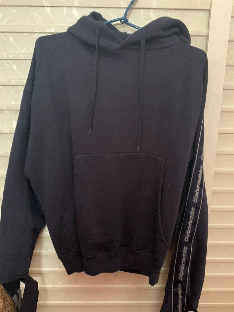 Vetements Vetements Navy Blue Ribbon Sweatshirt XS Size US XS / EU 42 / 0 - 1 Thumbnail