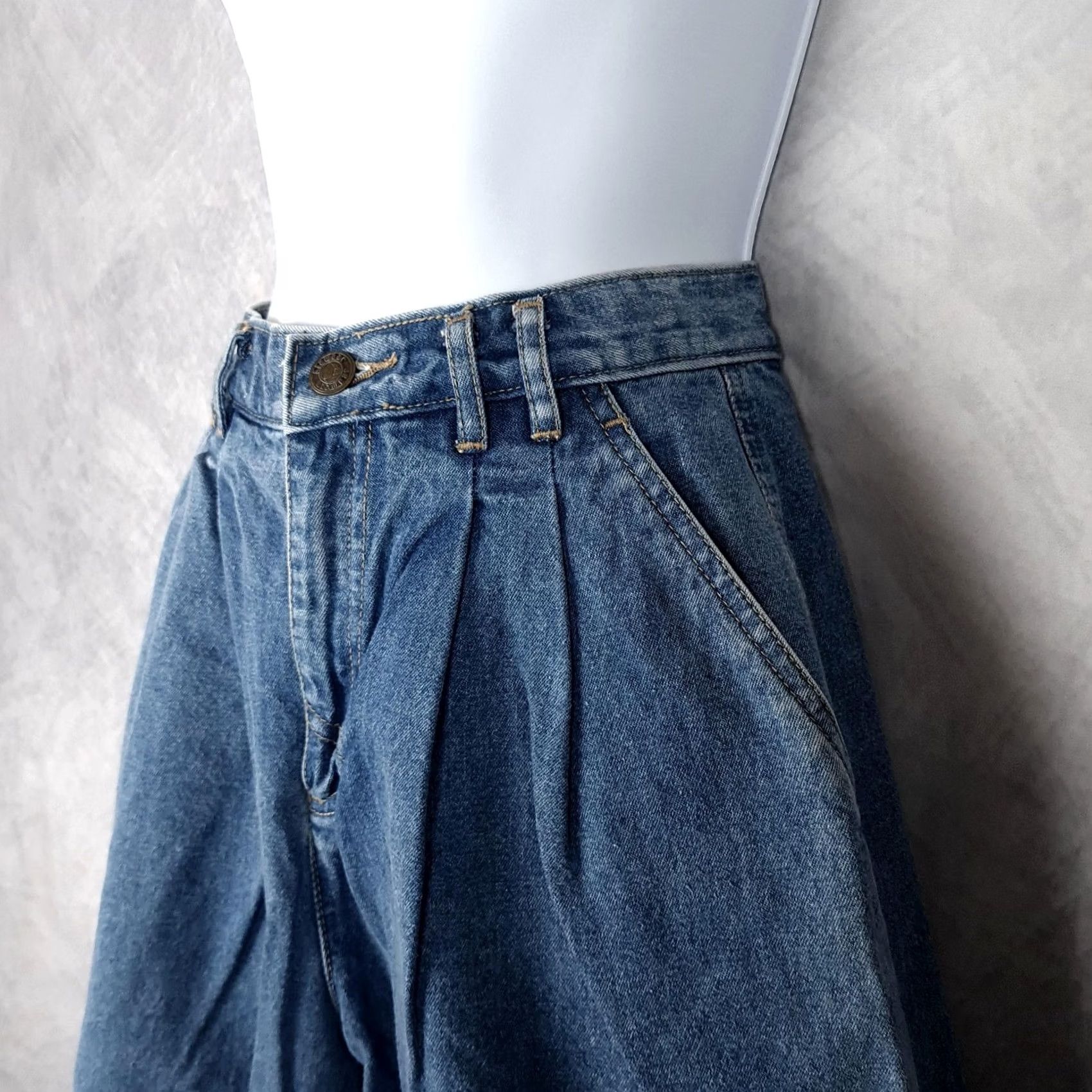 Vintage Vintage Lizwear Shorts Womens 4P Blue Denim High Rise Pleated Mom 90s Summer Casual Vintage Womens Lizwear 4P Blue Denim Shorts Size 27" / US 4 / IT 40 - 4 Thumbnail