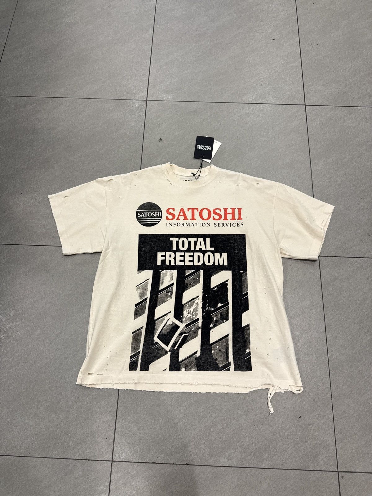 Satoshi Nakamoto Satoshi Nakamoto Total Freedom T-Shirt Size US L / EU 52-54 / 3 - 1 Thumbnail