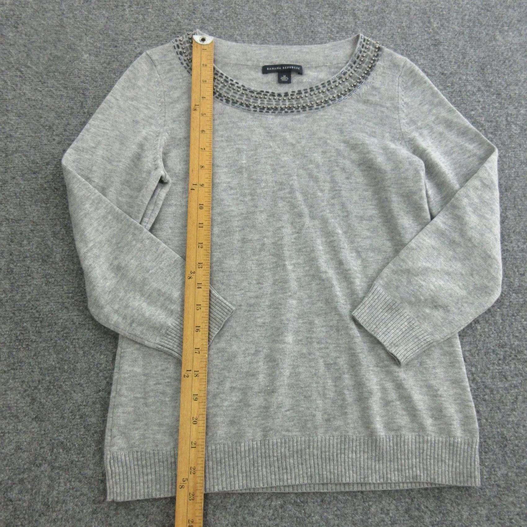 Banana Republic Banana Republic Sweater Womens Medium Gray Beaded Neck Wool Blend Knit Pullover Size M / US 6-8 / IT 42-44 - 5 Thumbnail