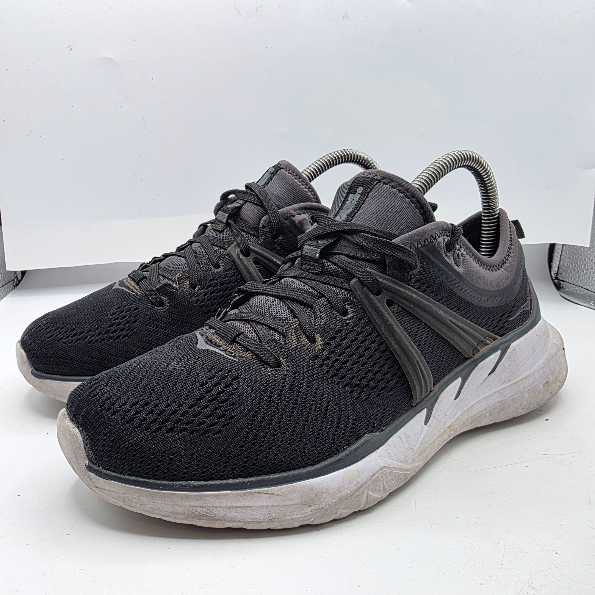 Hoka Hoka One One Tivra Womens Athletic Shoes Size 8 Black Runnin Size US 8 / IT 38 - 4 Thumbnail