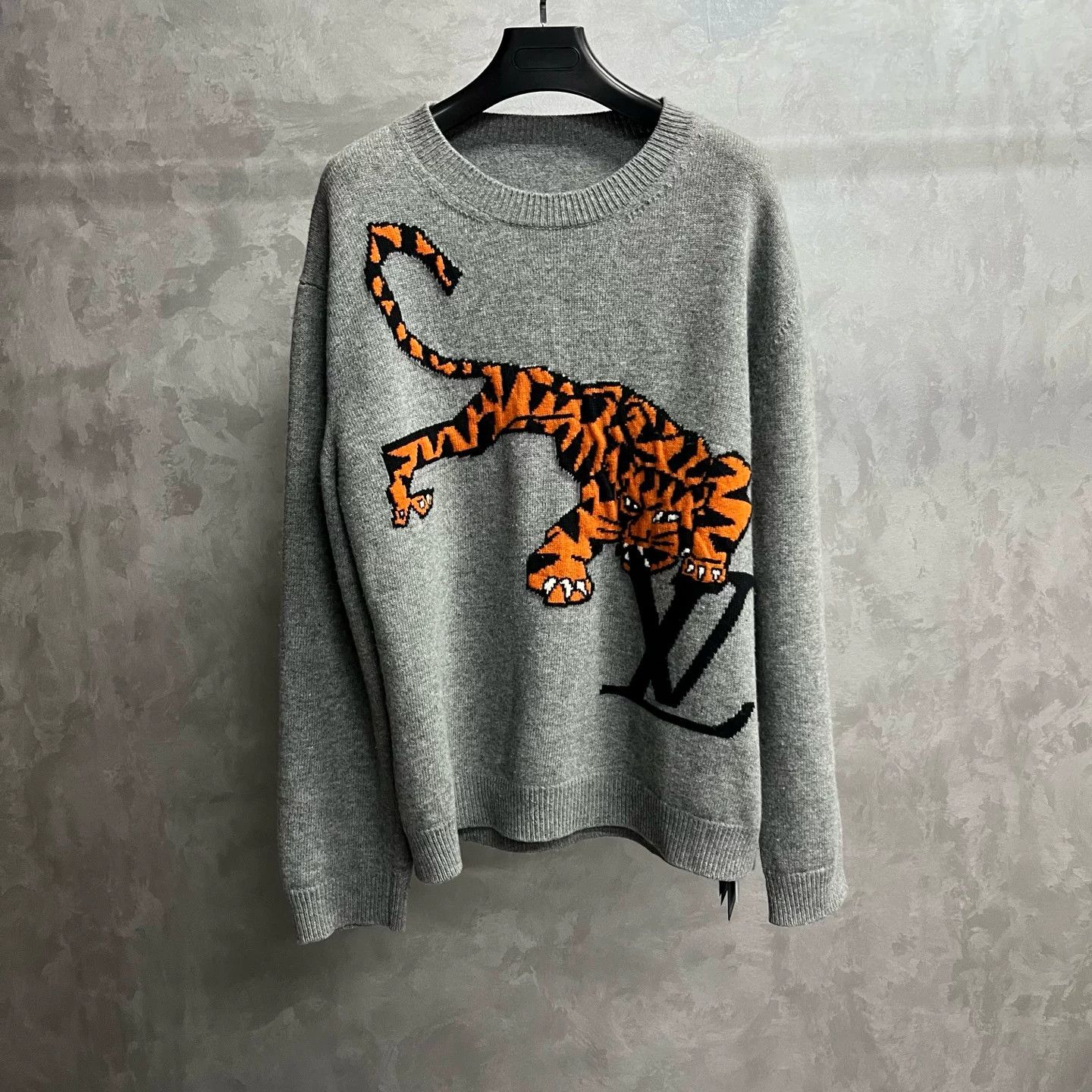 Louis Vuitton Louis Vuitton Knit Gray T-Shirt XXL Women Size XXL / US 16-18 / IT 52-54 - 1 Thumbnail