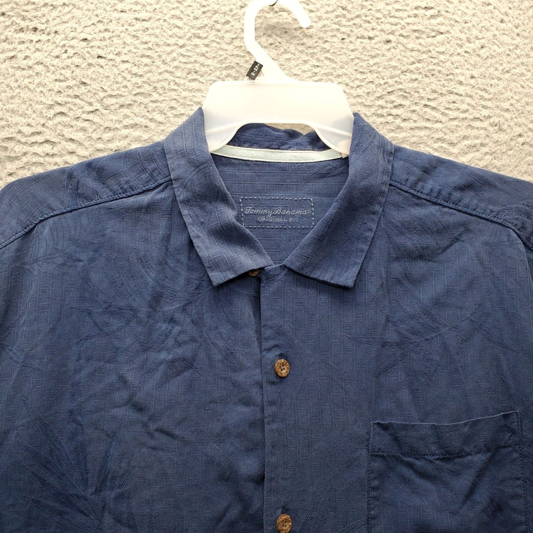 Tommy Bahama VINTAGE Tommy Bahama Shirt Mens XL Navy Silk Original Fit Embossed Palm Leaf Size US XL / EU 56 / 4 - 4 Thumbnail