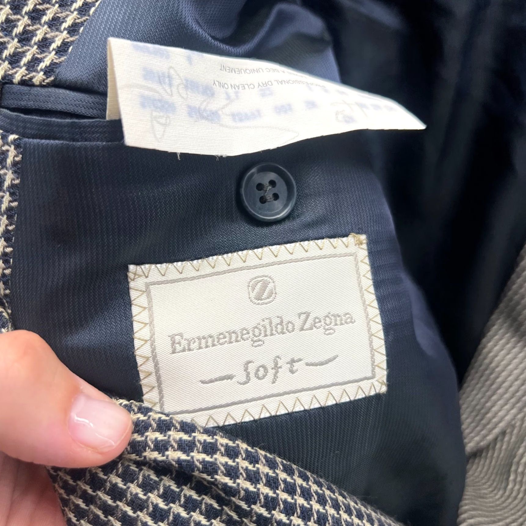 Ermenegildo Zegna Ermenegildo Zegna Soft Blazer Mens 44R Wool Silk Houndstooth Double Breasted Suit Coat Black Check Jacket Front Four-Button Tailored Regular Mens Size 44R - 7 Thumbnail