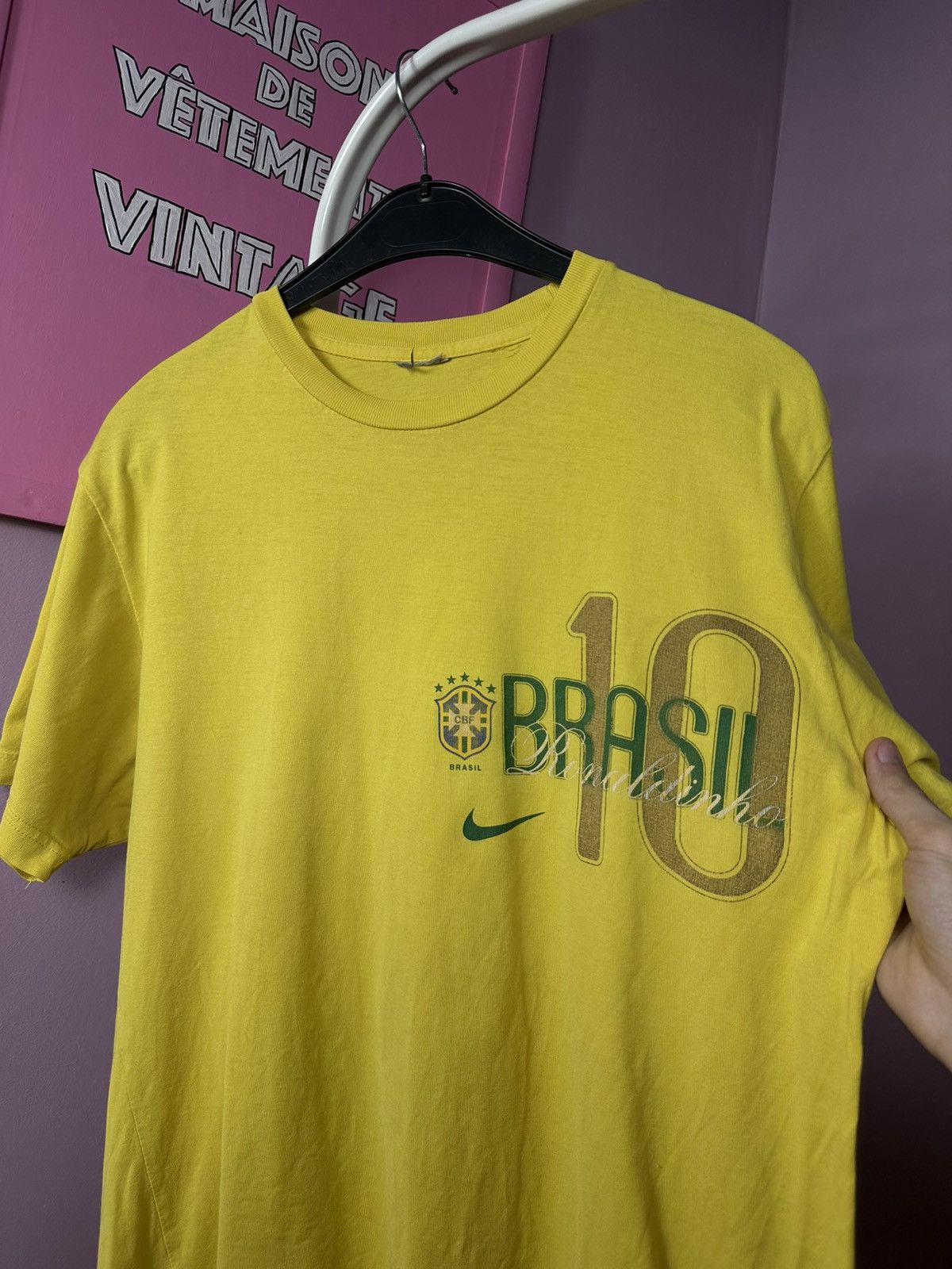 Nike Vintage Nike Brasil Football Ronaldinho 10 T-Shirt Soccer Size US L / EU 52-54 / 3 - 7 Thumbnail