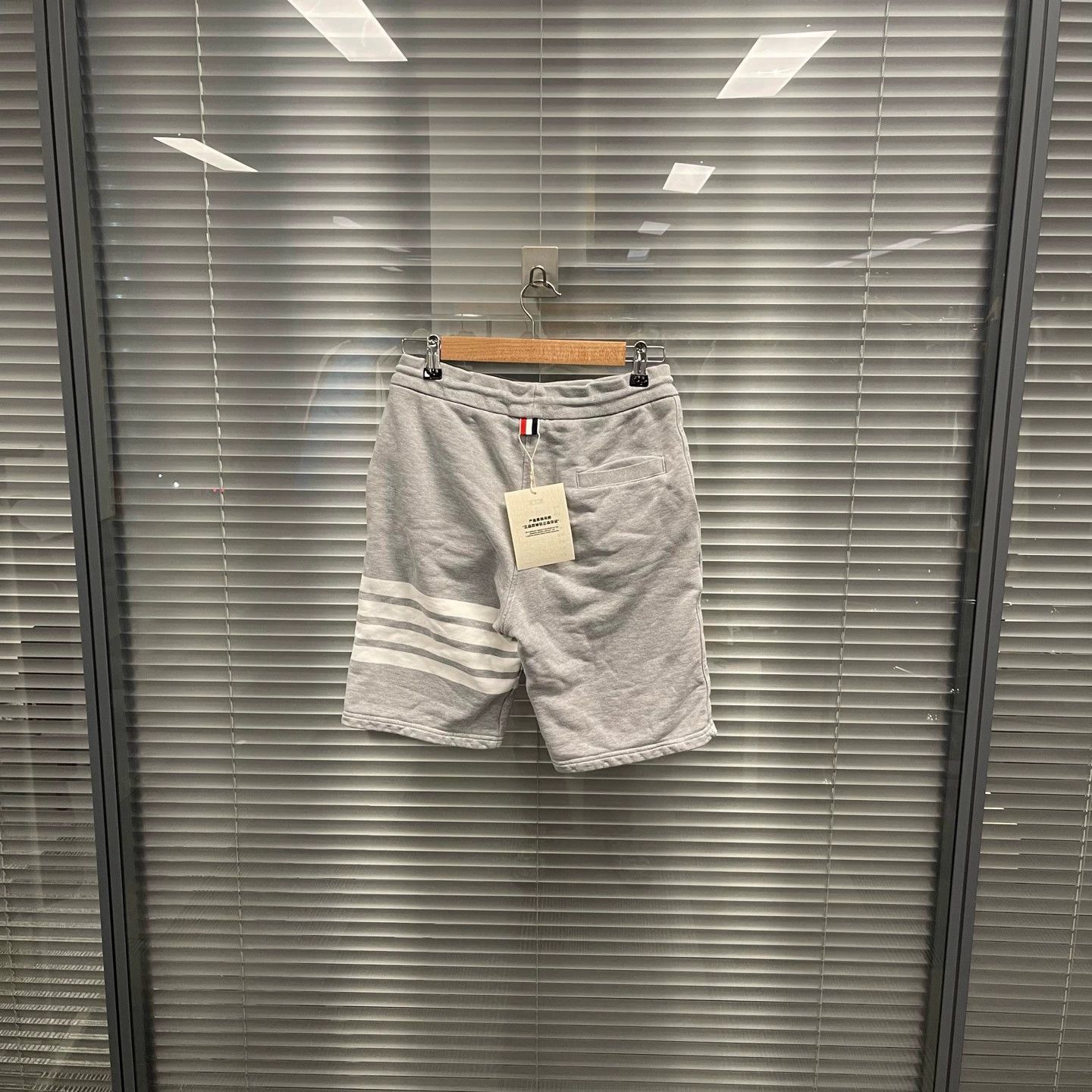 Thom Browne Thom Browne Gray Knit 4-Bar Short 0 95 New Size 25" / US 0 / IT 36 - 2 Thumbnail