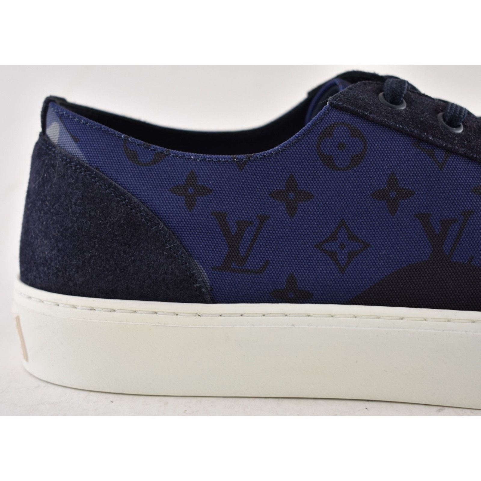 Louis Vuitton Louis Vuitton Tattoo Camo Blue Monogram LV Logo Low Top Size US 9 / EU 42 - 6 Thumbnail