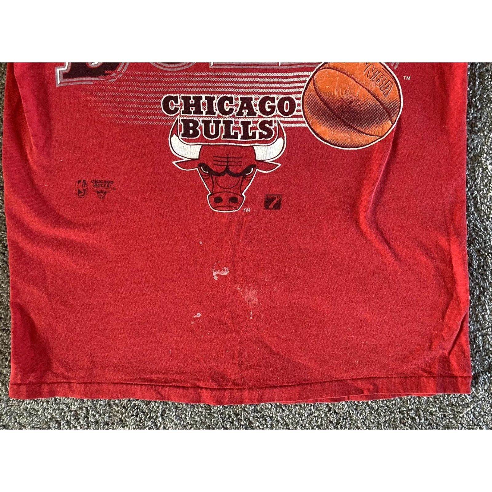 Logo 7 VINTAGE Logo 7 T Shirt Mens Large Red NBA Chicago Bulls Single Stitch Shirt Mens L Red 1990s Bulls Logo 7 Size US L / EU 52-54 / 3 - 4 Thumbnail