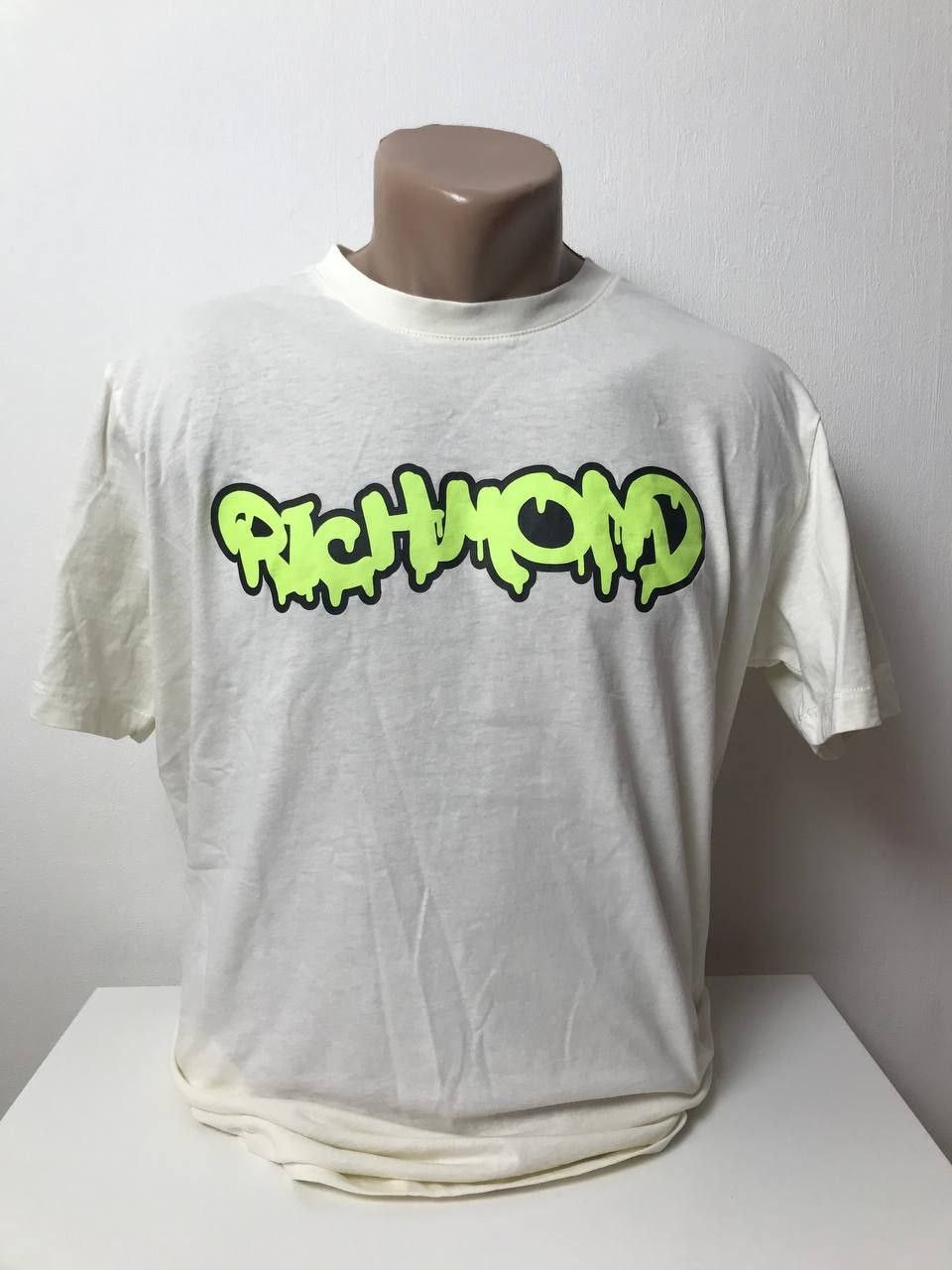 John Richmond John Richmond Mens Logo T Shirt Size Medium Off White/Cream Size US L / EU 52-54 / 3 - 10 Thumbnail