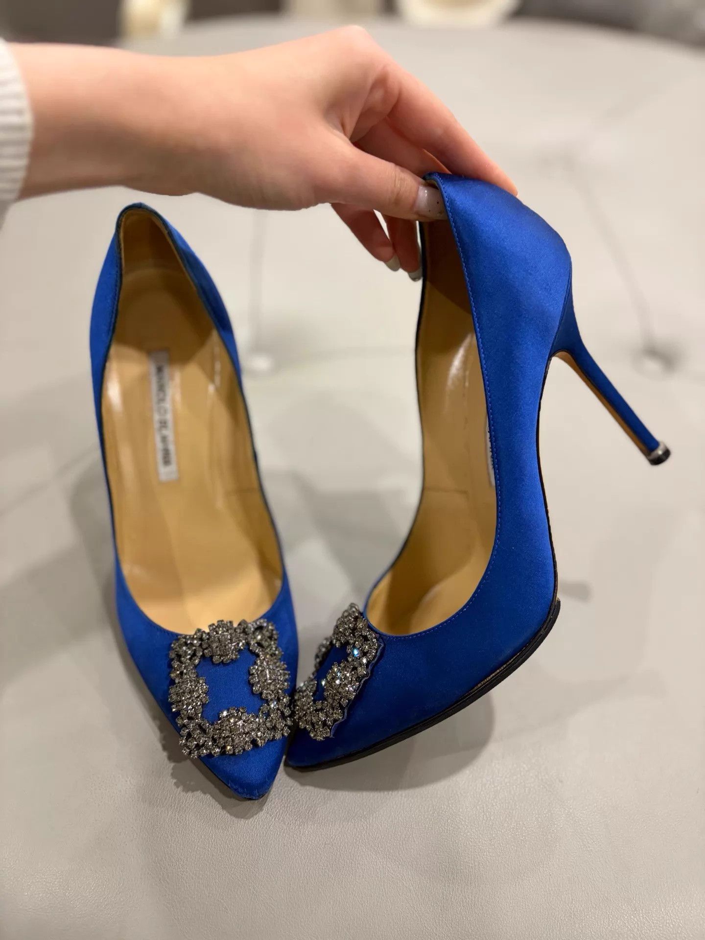 Manolo Blahnik MB Royal Blue Satin Heels Crystal Buckle 99 EU38.5 Size US 8 / IT 38 - 2 Thumbnail