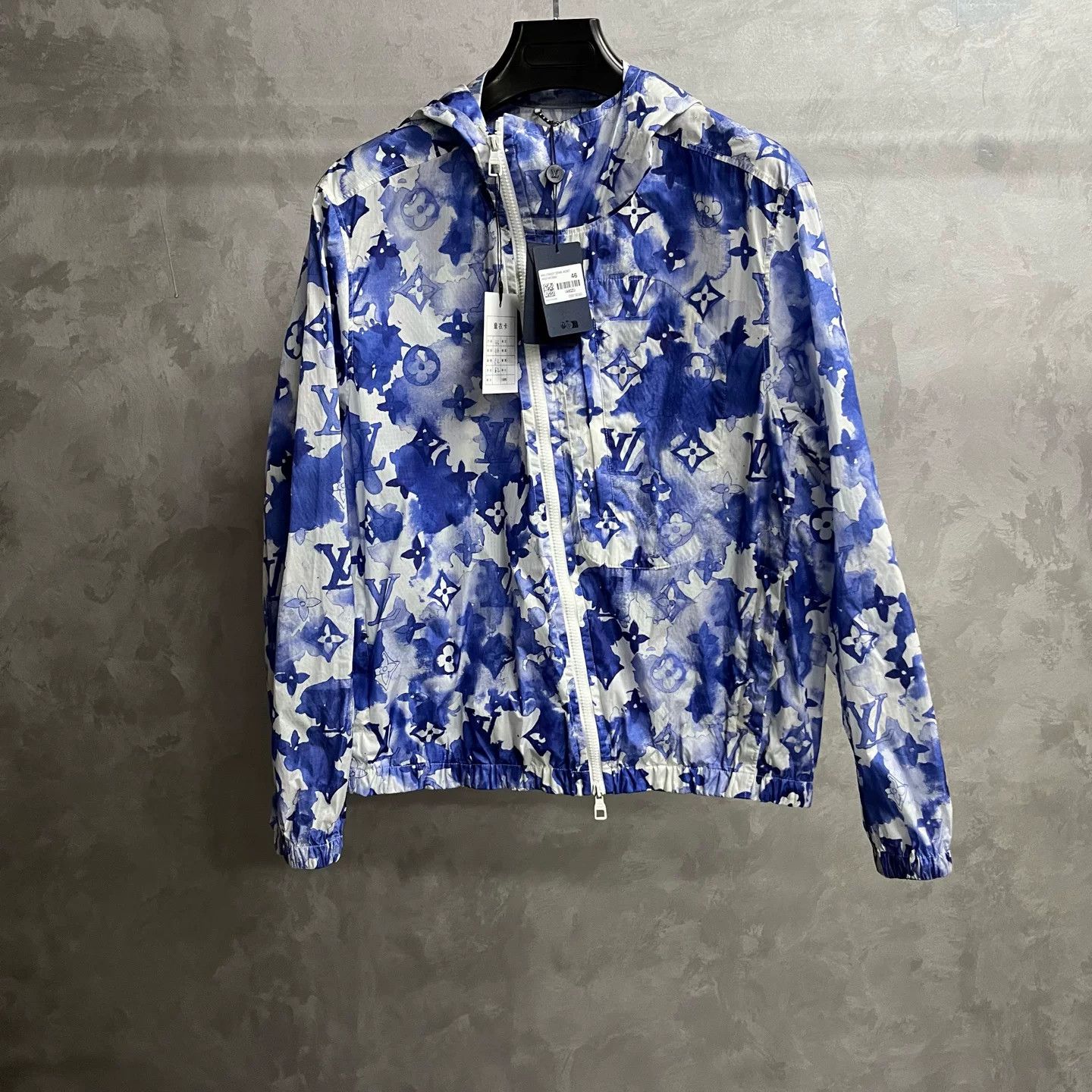 Louis Vuitton Louis Vuitton Retro Printed Blue T-Shirt 46 Women Size L / US 10 / IT 46 - 1 Thumbnail