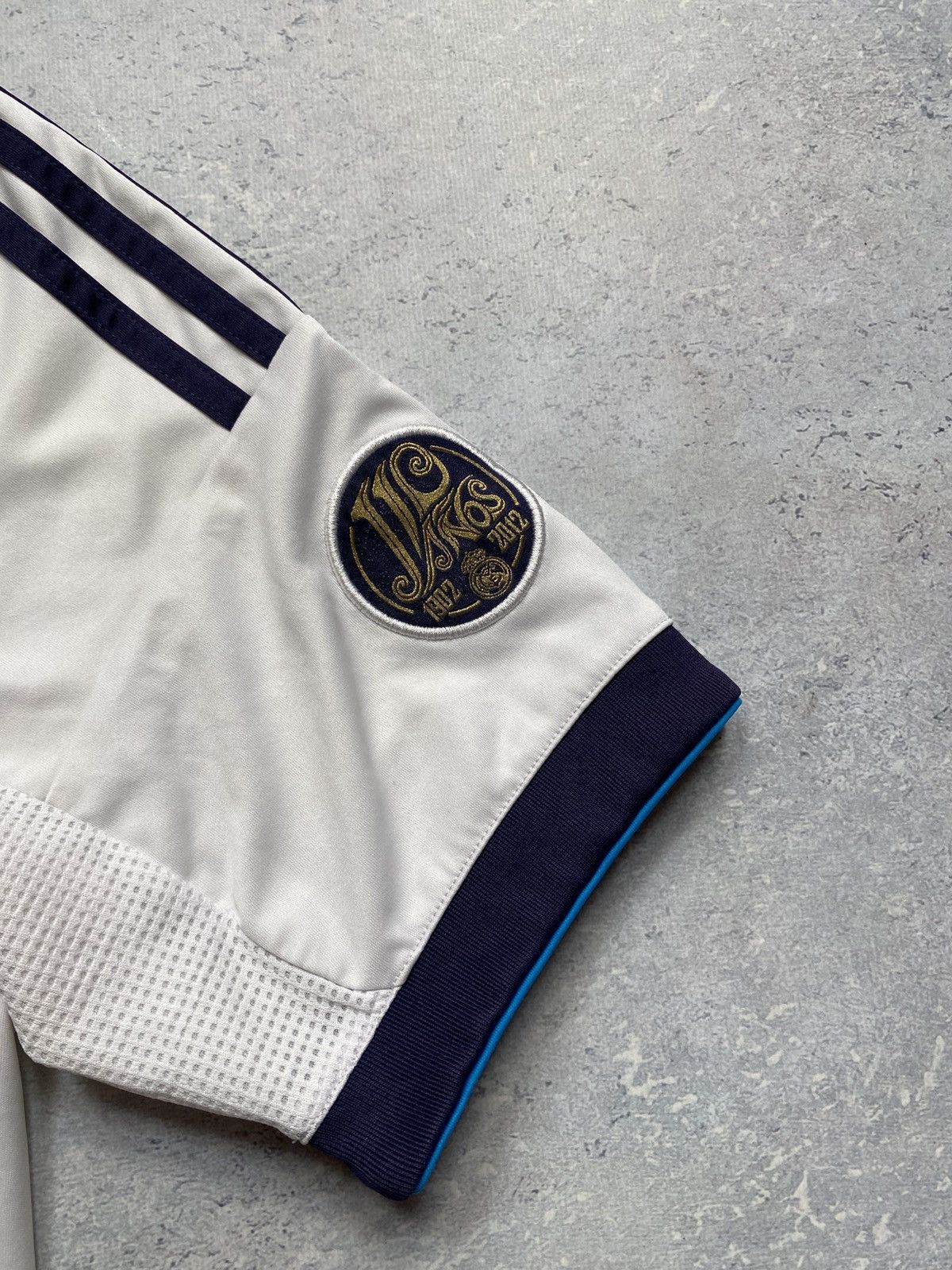 Adidas Adidas Real Madrid сезона 2012–2013 Jersey Size US M / EU 48-50 / 2 - 5 Thumbnail