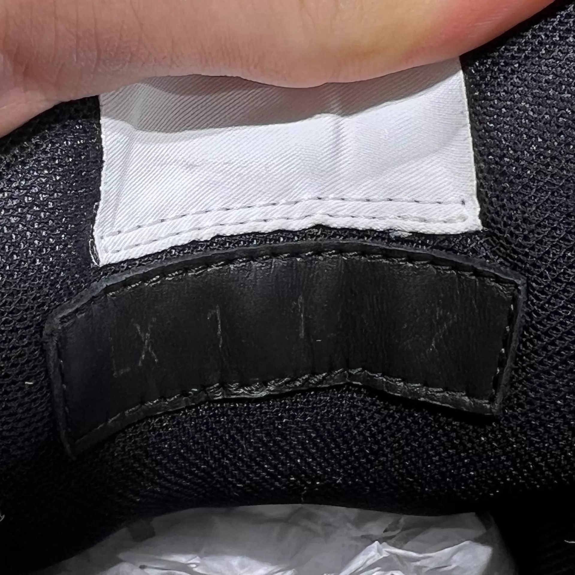 Louis Vuitton LV Trainer Velcro Women's Black White UK3 (37) Size US 5.5 / IT 35.5 - 8 Thumbnail