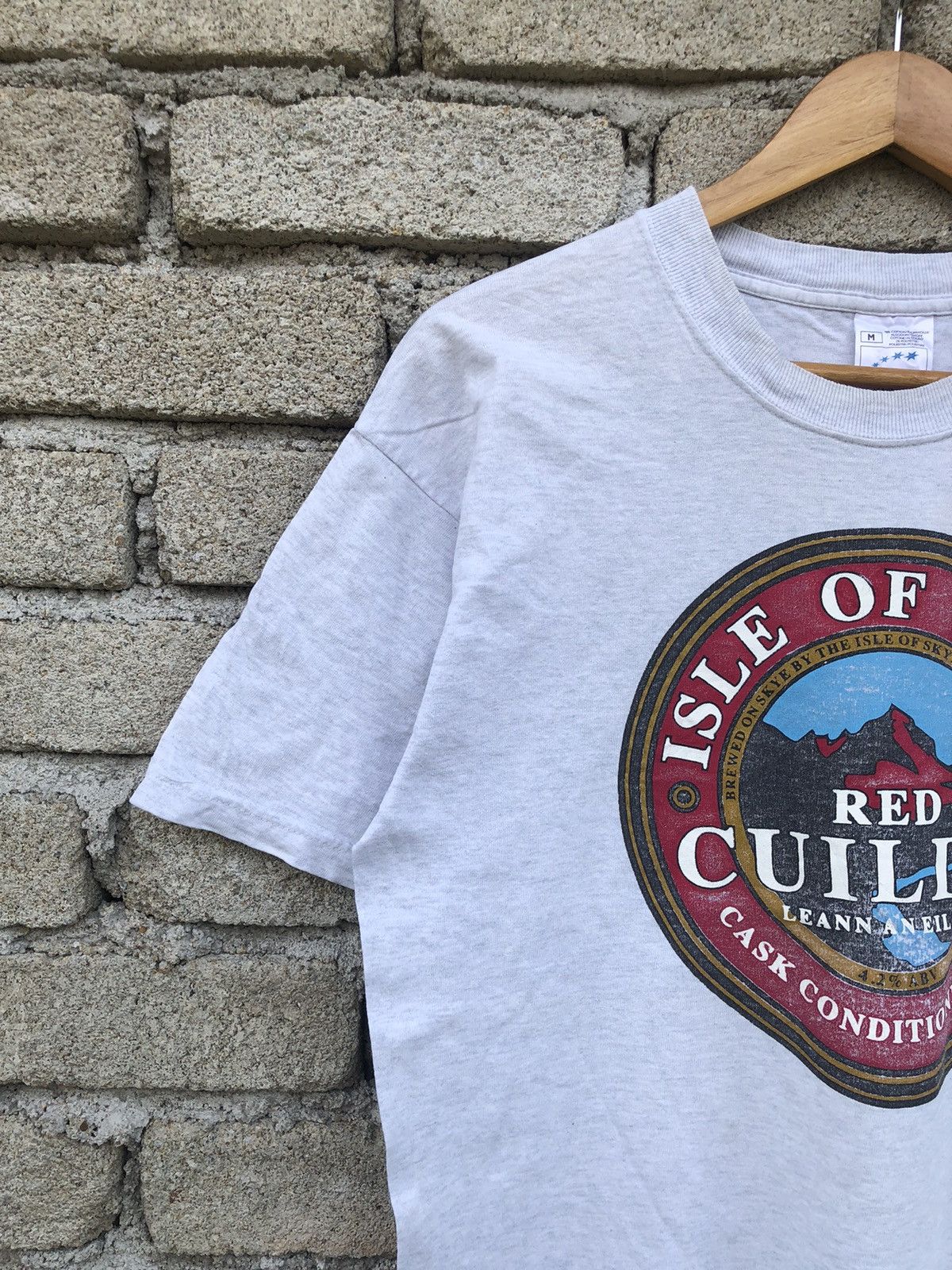 Vintage Vintage 90s The Isle Of Skye Brewery Leann An Eilein Tee Size US M / EU 48-50 / 2 - 5 Thumbnail