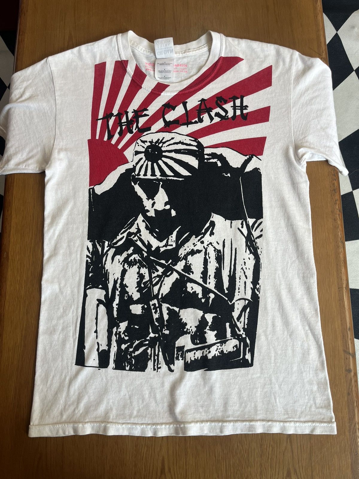 Band Tees Vtg THE CLASH Fifth Column Classics 00’s Tshirt Size US S / EU 44-46 / 1 - 3 Thumbnail