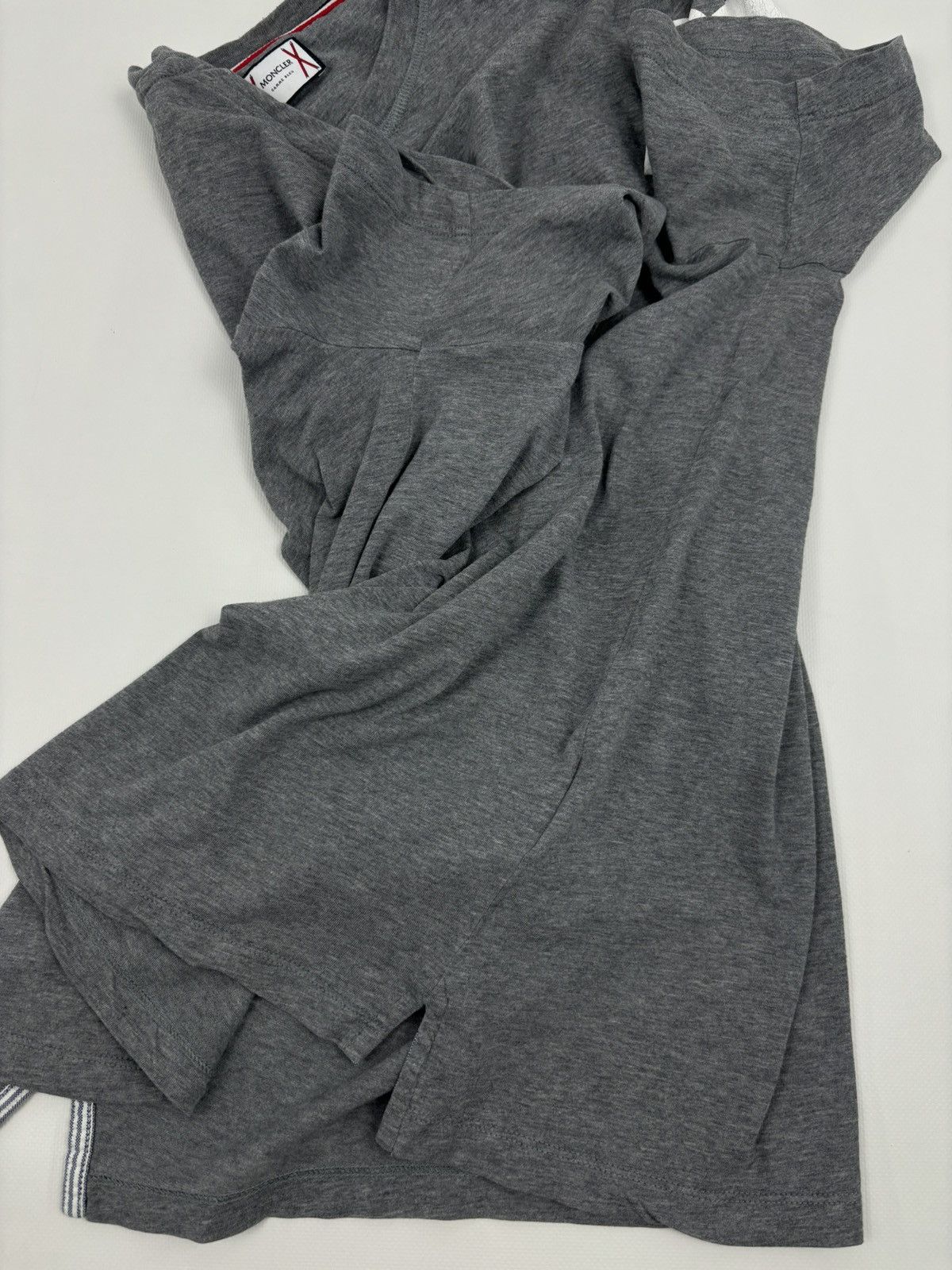Moncler Gamme Bleu THOM BROWNE GAMME BLEU MAGLIA Big Patch Gray Italy Short Sleeve T-Shirt Size US M / EU 48-50 / 2 - 19 Thumbnail