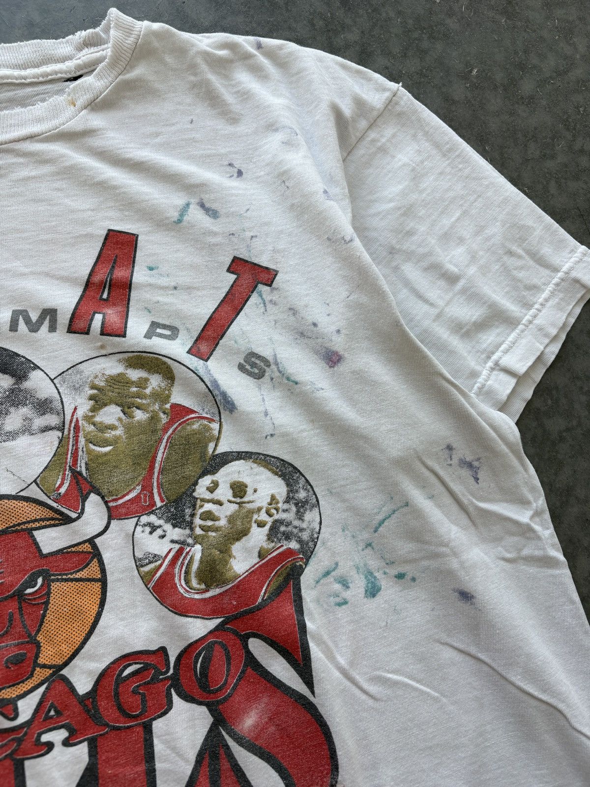 Vintage Vintage 90s Chicago Bulls Rap Tee 3 Peat Thrashed Boxy Fit Size US L / EU 52-54 / 3 - 4 Thumbnail