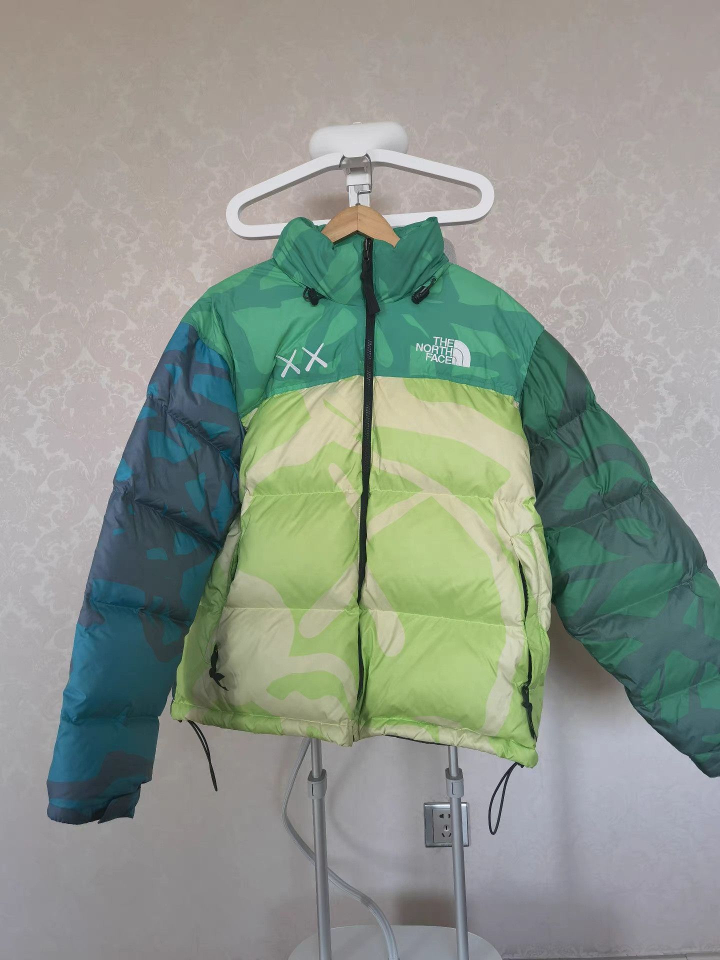 The North Face The North Face x KAWS Down Jacket K17 Size US XL / EU 56 / 4 - 1 Thumbnail