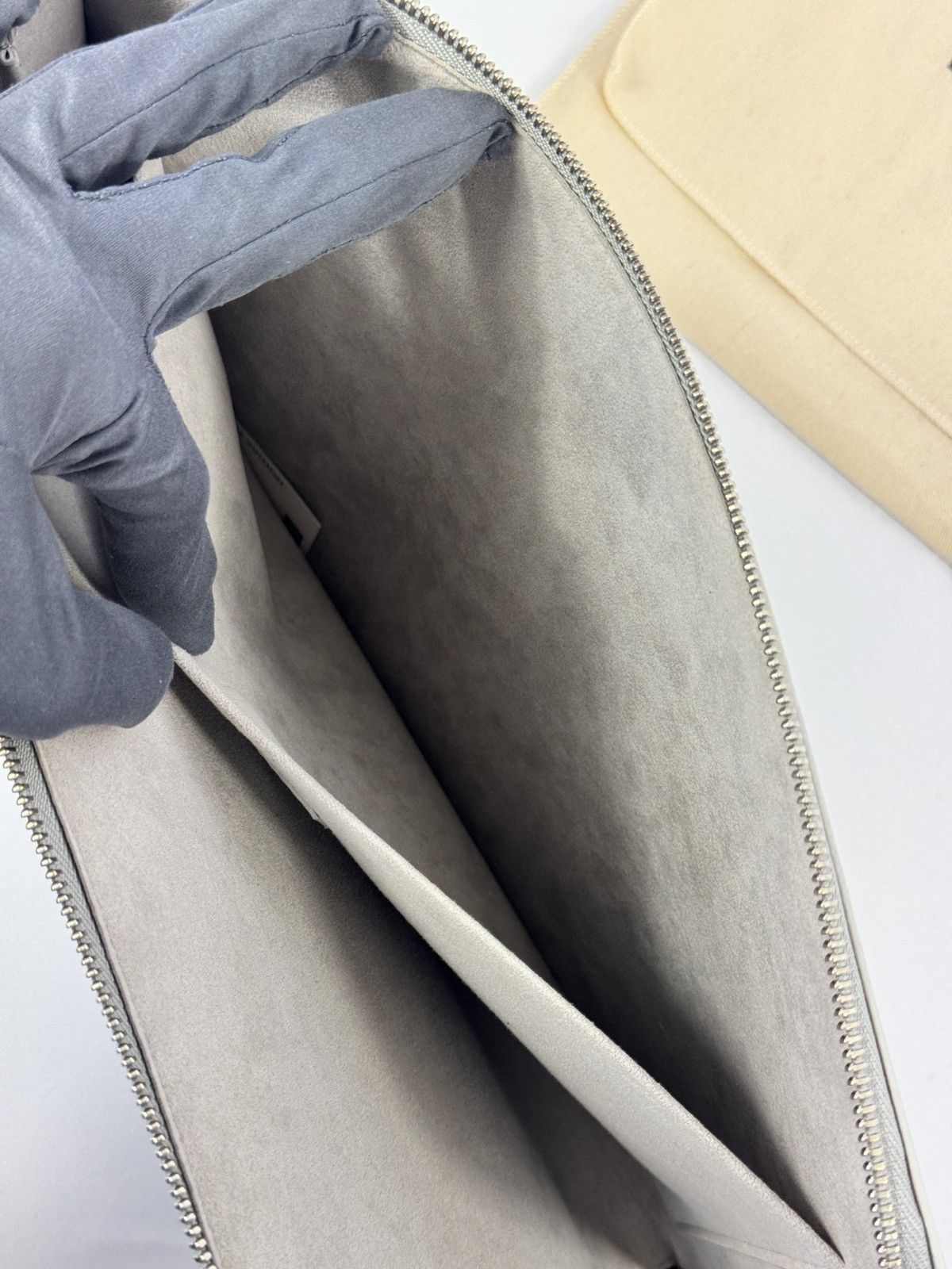 Louis Vuitton SILVER CHROME LAPTOP CASE Size ONE SIZE - 8 Thumbnail