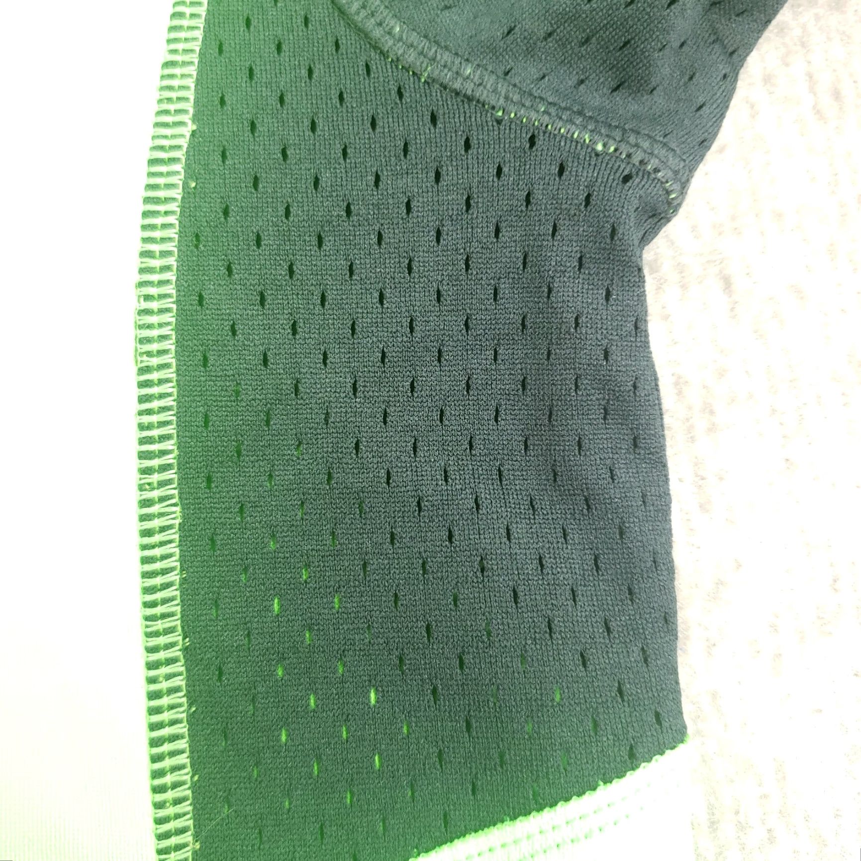 Avia Avia Running Shirt Mens Medium Green Black Mesh Short Sleeve Activewear Size US M / EU 48-50 / 2 - 6 Thumbnail