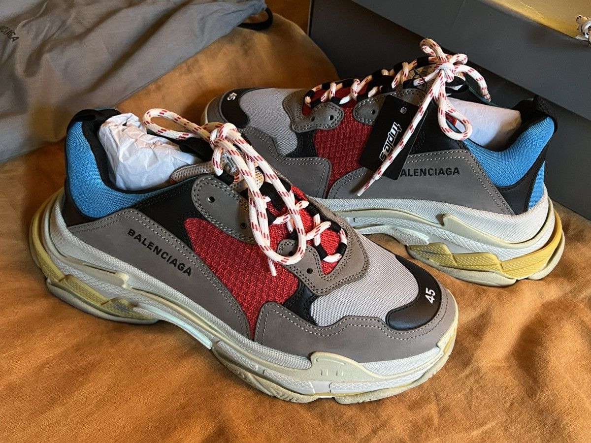 Grailed balenciaga triple s on sale