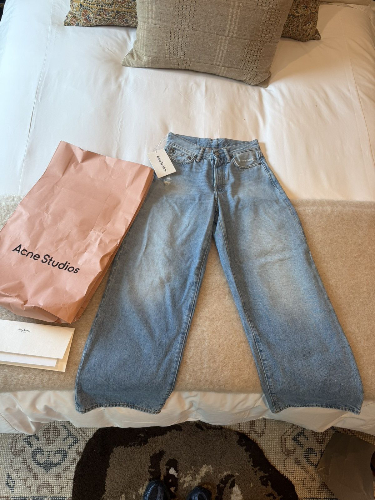 Acne Studios BRAND NEW W/ TAGS Acne Studios 1981 Loose Fit Jeans Size US 26 / EU 42 - 1 Thumbnail
