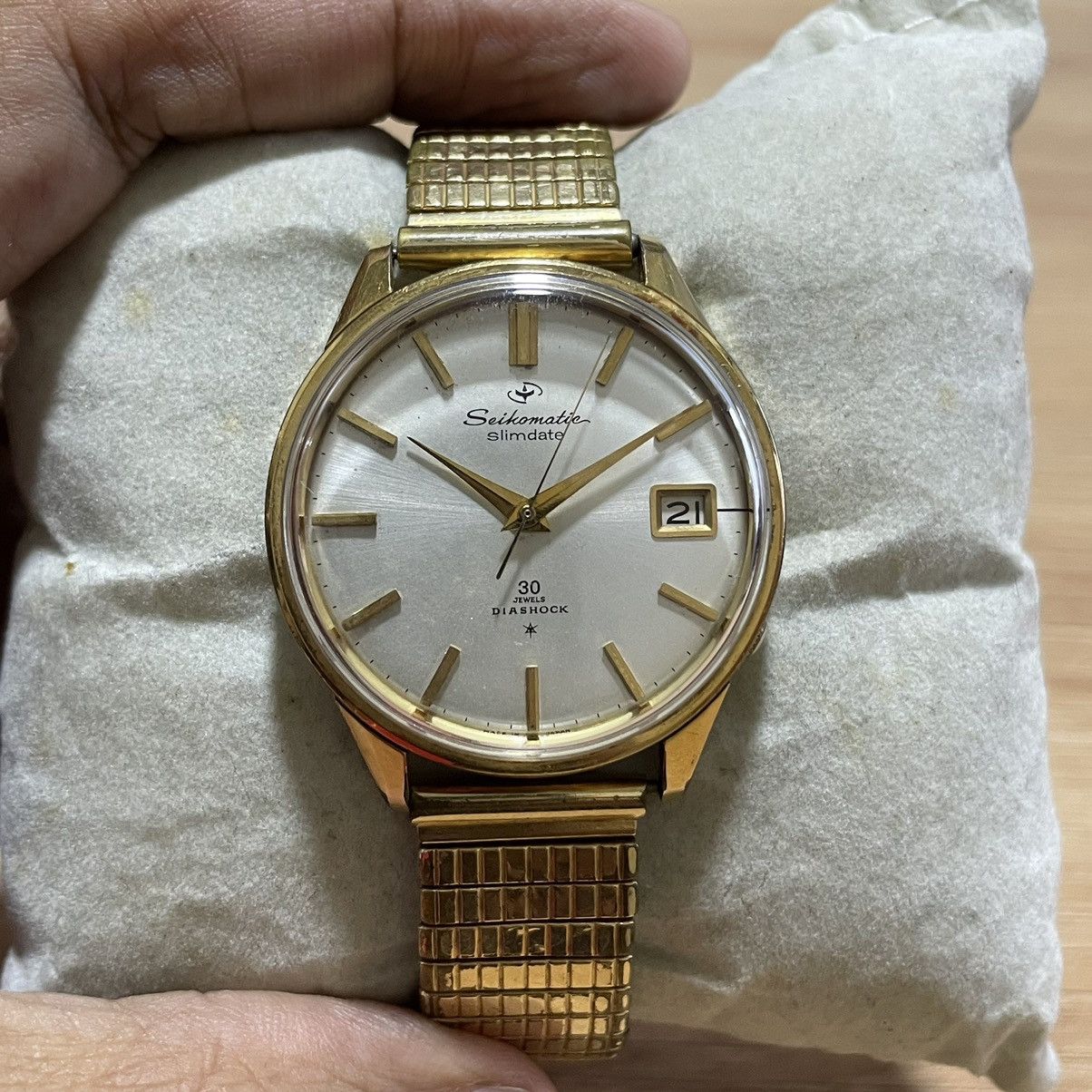 Seikomatic Slimdate 30 Jewels Gold Automatic Japan WORKING