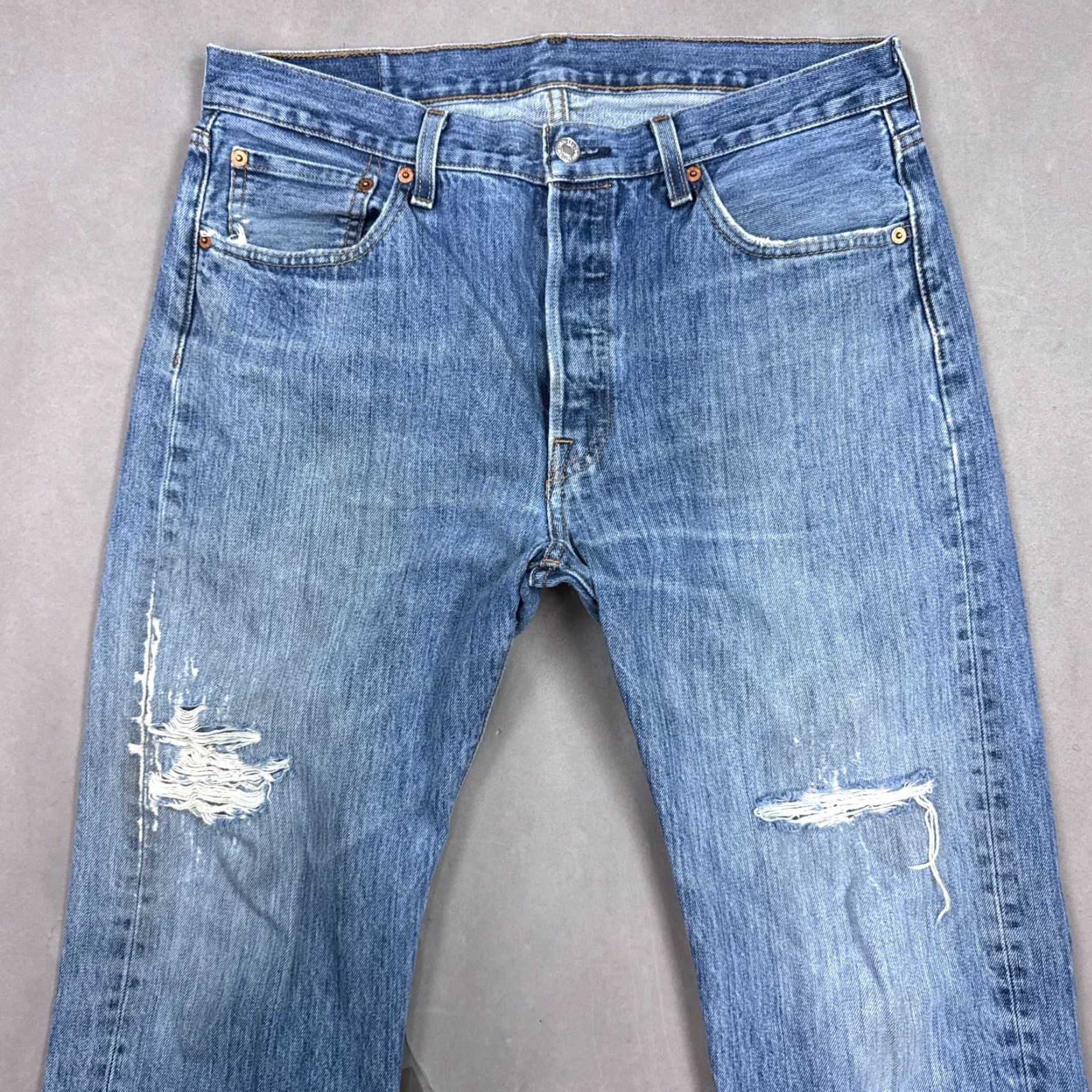 Levi's VINTAGE Levi's 501 Jeans Mens 34x32 Blue Distressed Button Fly Denim Pants Classic Straight Regular 34 Blue Mens Size US 34 / EU 50 - 3 Thumbnail