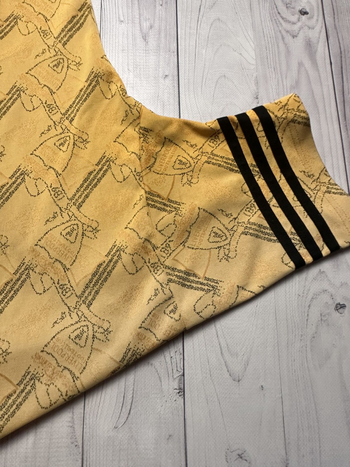Vintage Vintage Liverpool soccer jersey adidas rare size M monogram Size US M / EU 48-50 / 2 - 9 Thumbnail