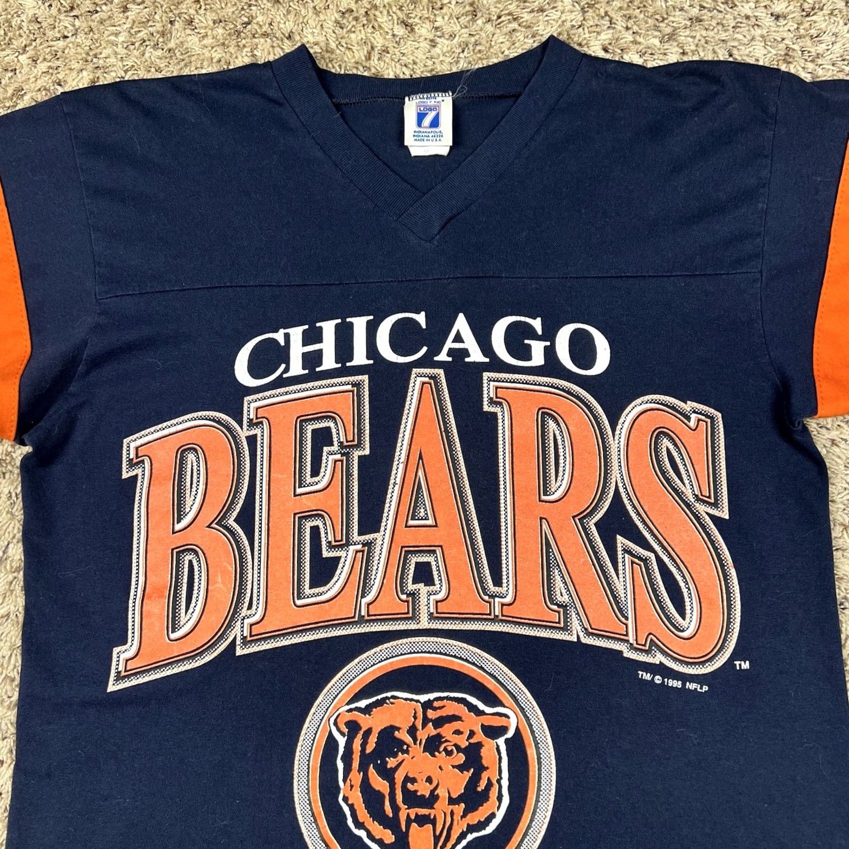 Logo 7 VINTAGE Chicago Bears 1995 Logo 7 Single Stitch Shirt M Blue 50/50 Cotton Polyester Graphic Print Mens Womens Regular T-Shirt 90s Vintage Size US M / EU 48-50 / 2 - 5 Thumbnail