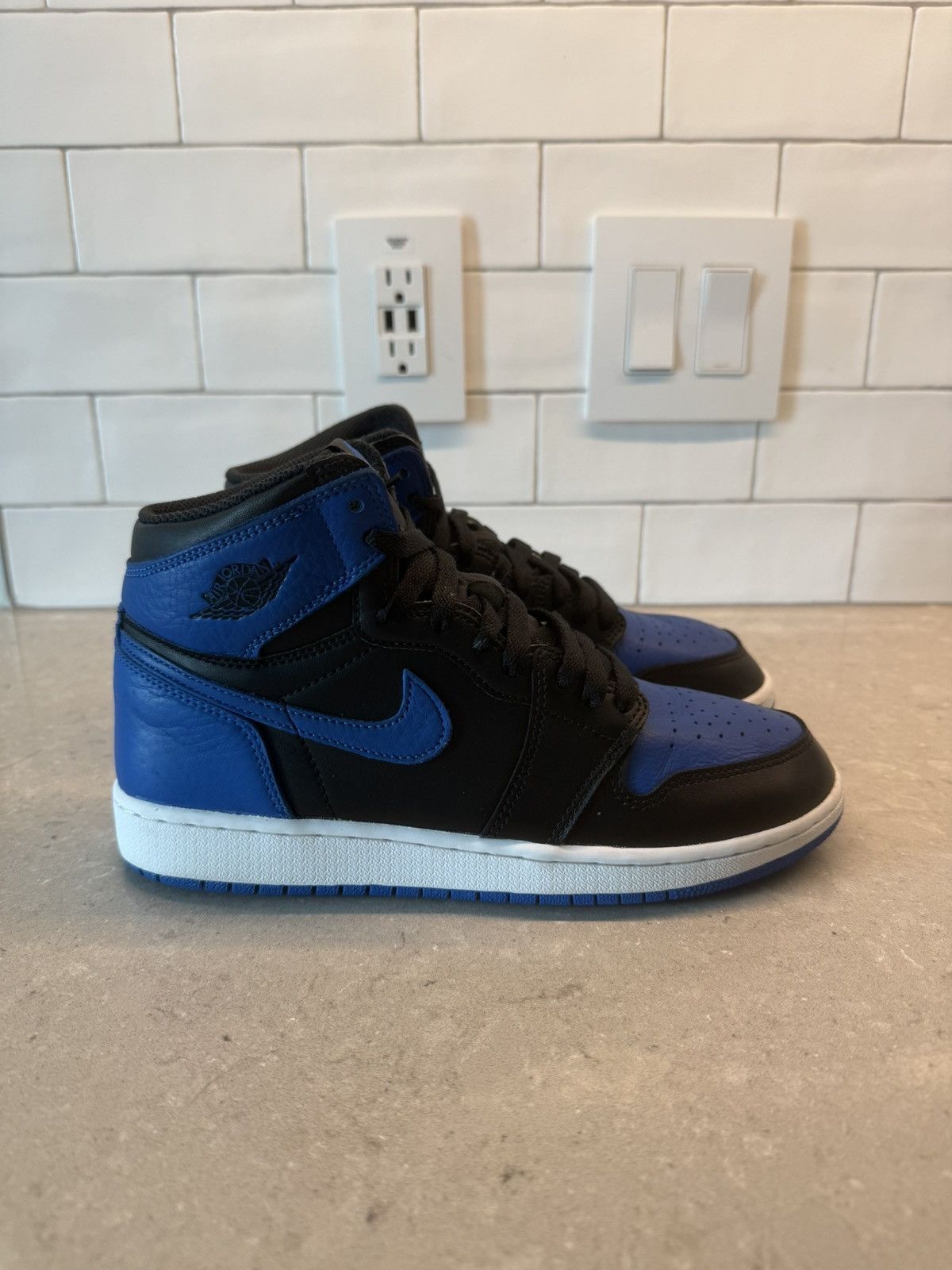 Nike Size 7Y - Jordan 1 Royal Blue HIGH OG Size US 7 / EU 40 - 2 Thumbnail