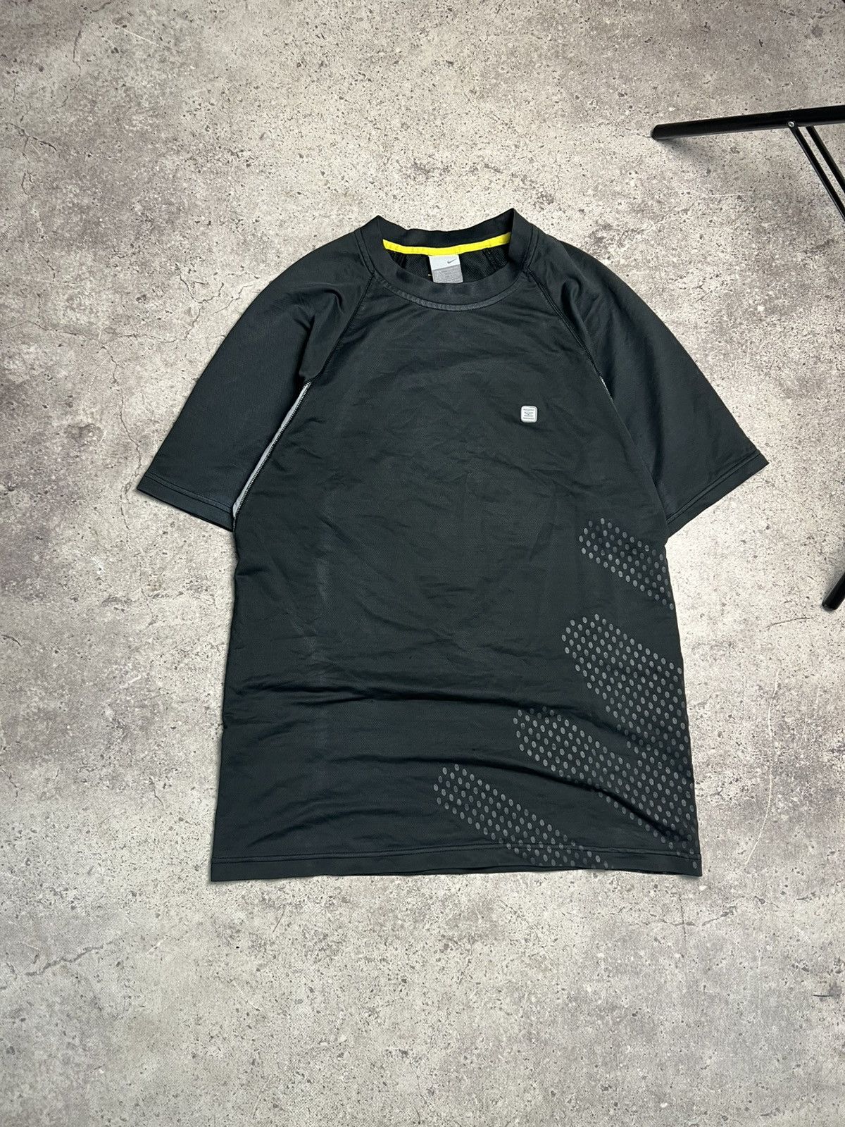Nike Vintage 90s Nike Shox T-Shirt Rare Retro Hype Y2K TN Size US S / EU 44-46 / 1 - 1 Thumbnail