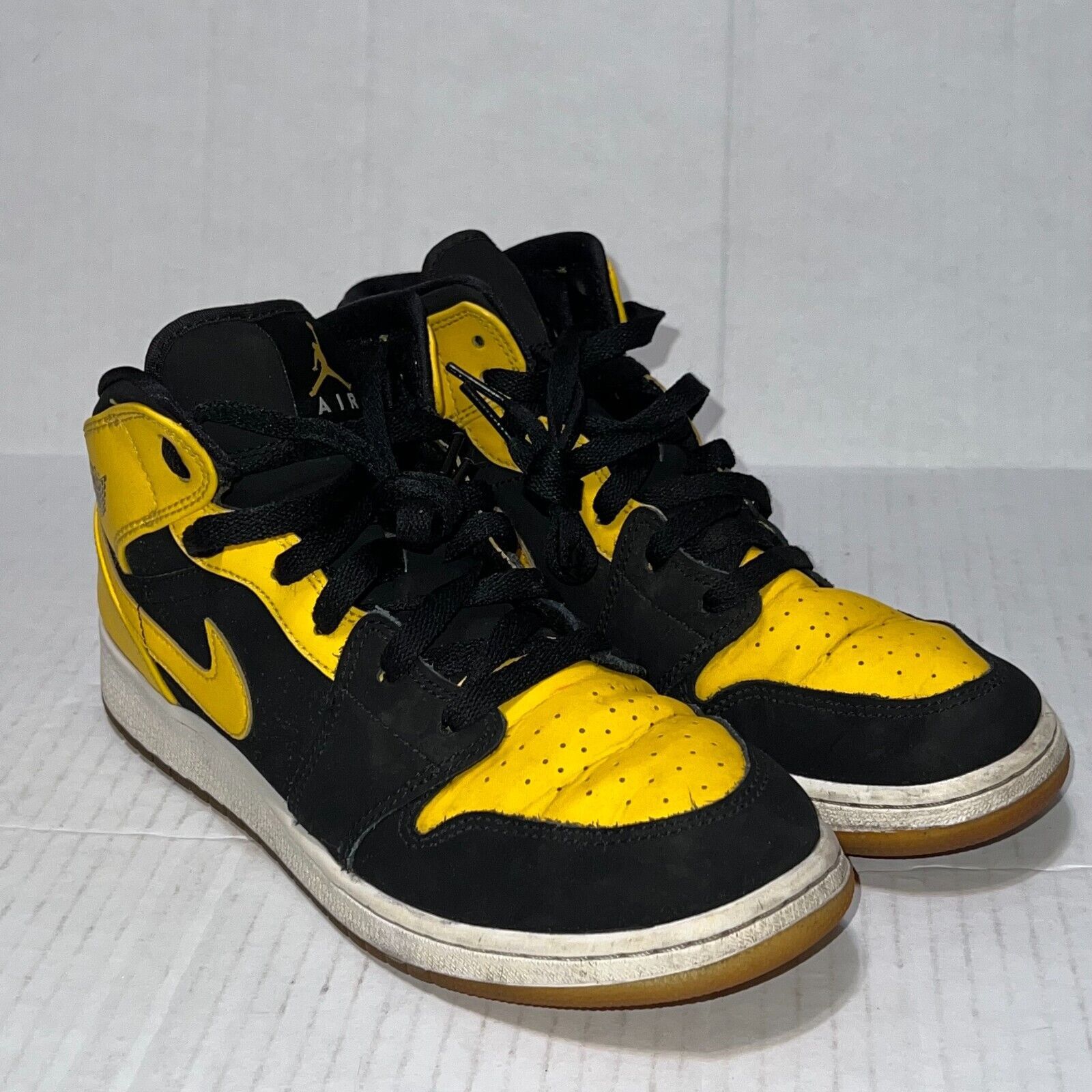Nike NIKE 554725-035 Jordan 1 Retro Mid New Love 2017 GS Kid 6.5Y Size US 6.5 / EU 39-40 - 3 Thumbnail