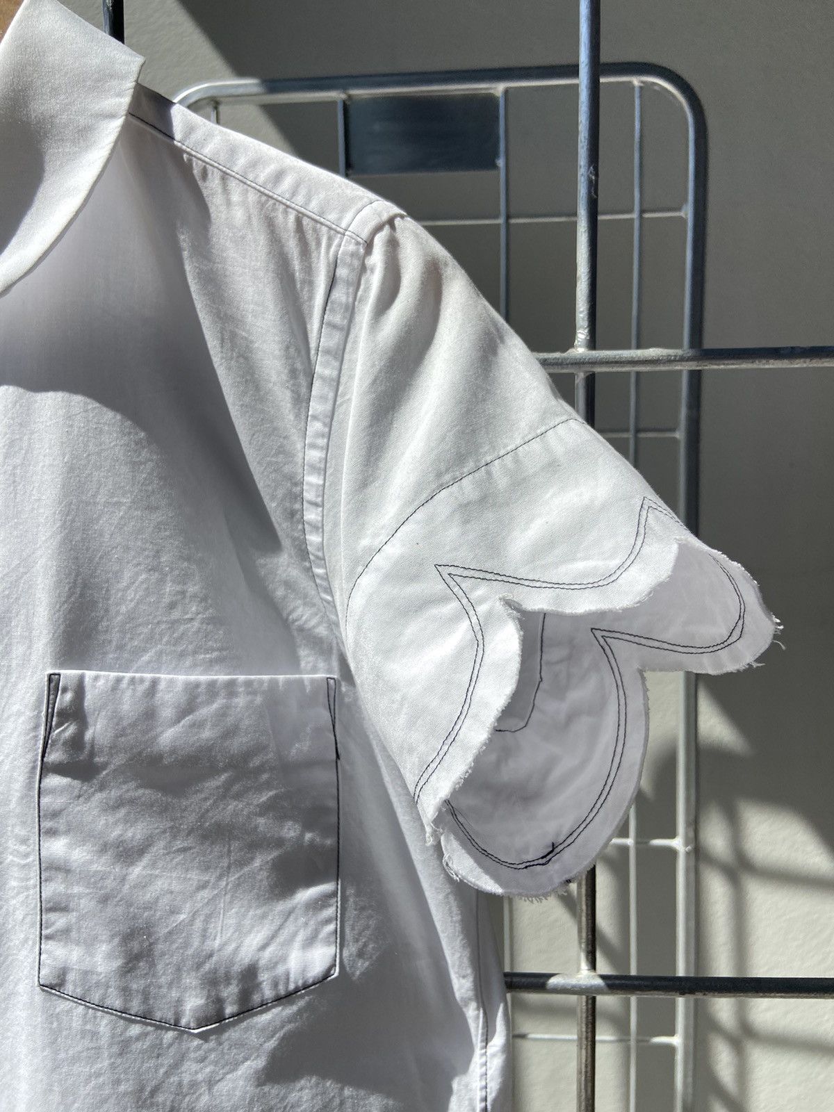 Comme des Garcons Comme des Garcons BLACK curve white shirt Size XS / US 0-2 / IT 36-38 - 6 Thumbnail