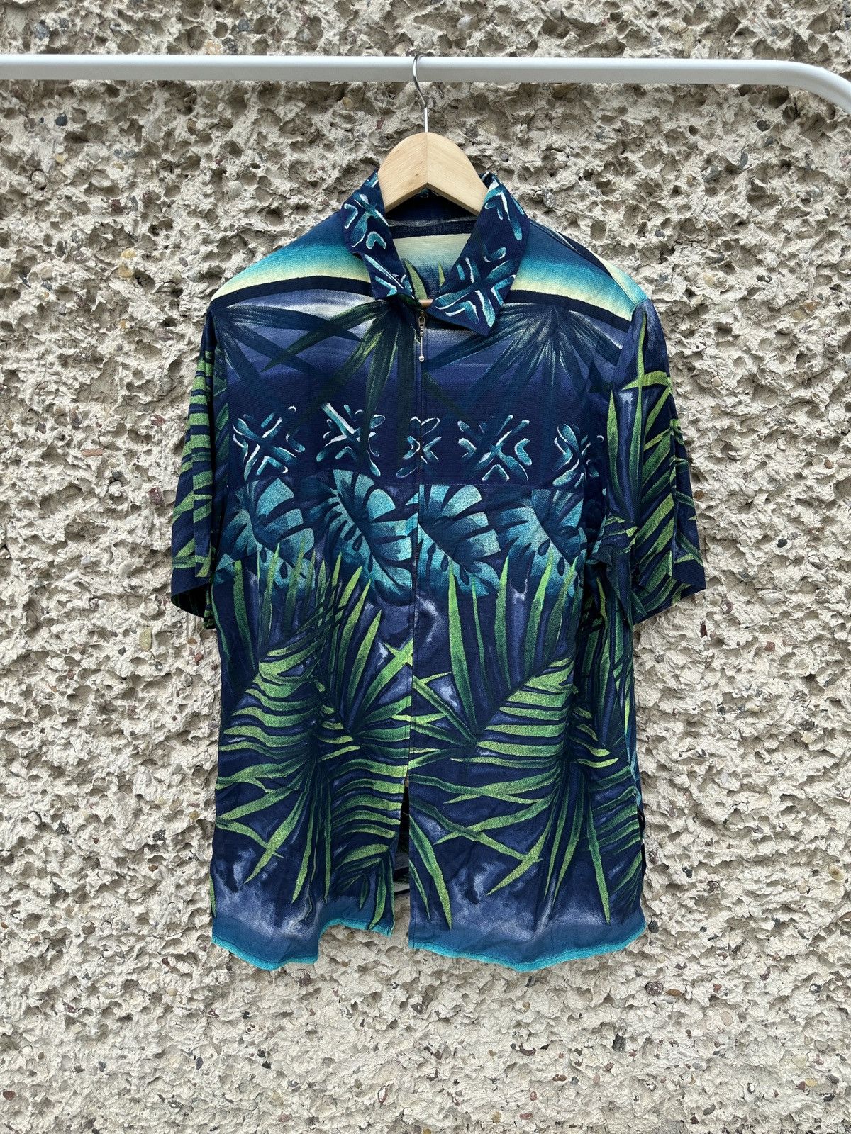 Vintage Vintage havaian shirt with levers pattern 90s Size US L / EU 52-54 / 3 - 1 Thumbnail